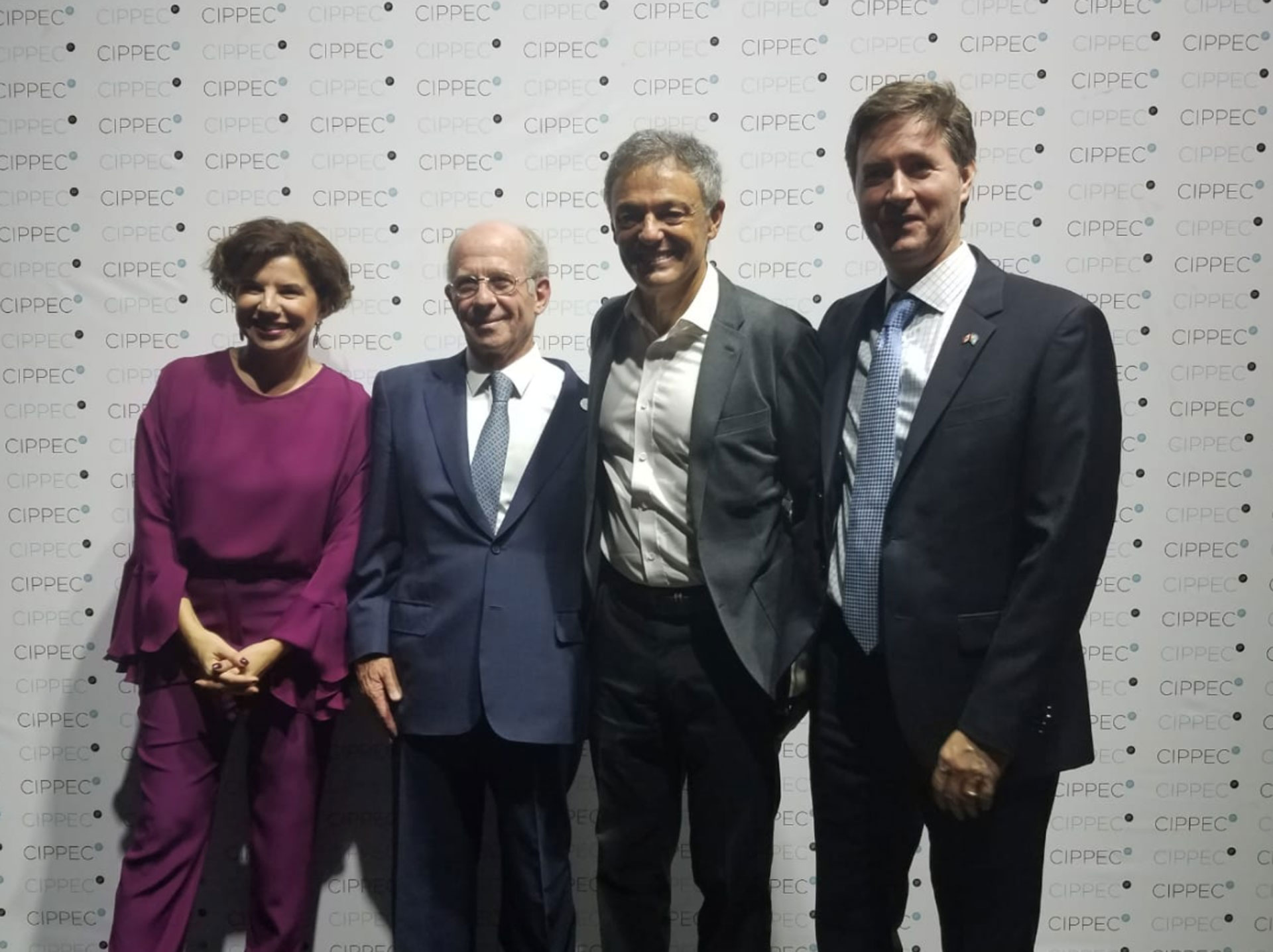 Julia Pomares y Jorge Mandelbaum junto al ministro de Producción, Francisco Cabrera, y al embajador de Canadá en la Argentina, Robert Fry