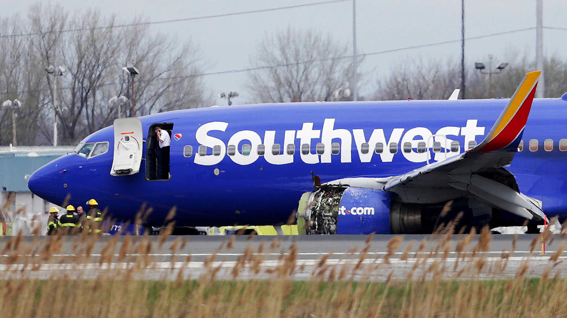 El avión de Southwest, sobre la pista del aeropuerto de Filadelfia (David Maialetti /The Philadelphia Inquirer via AP)