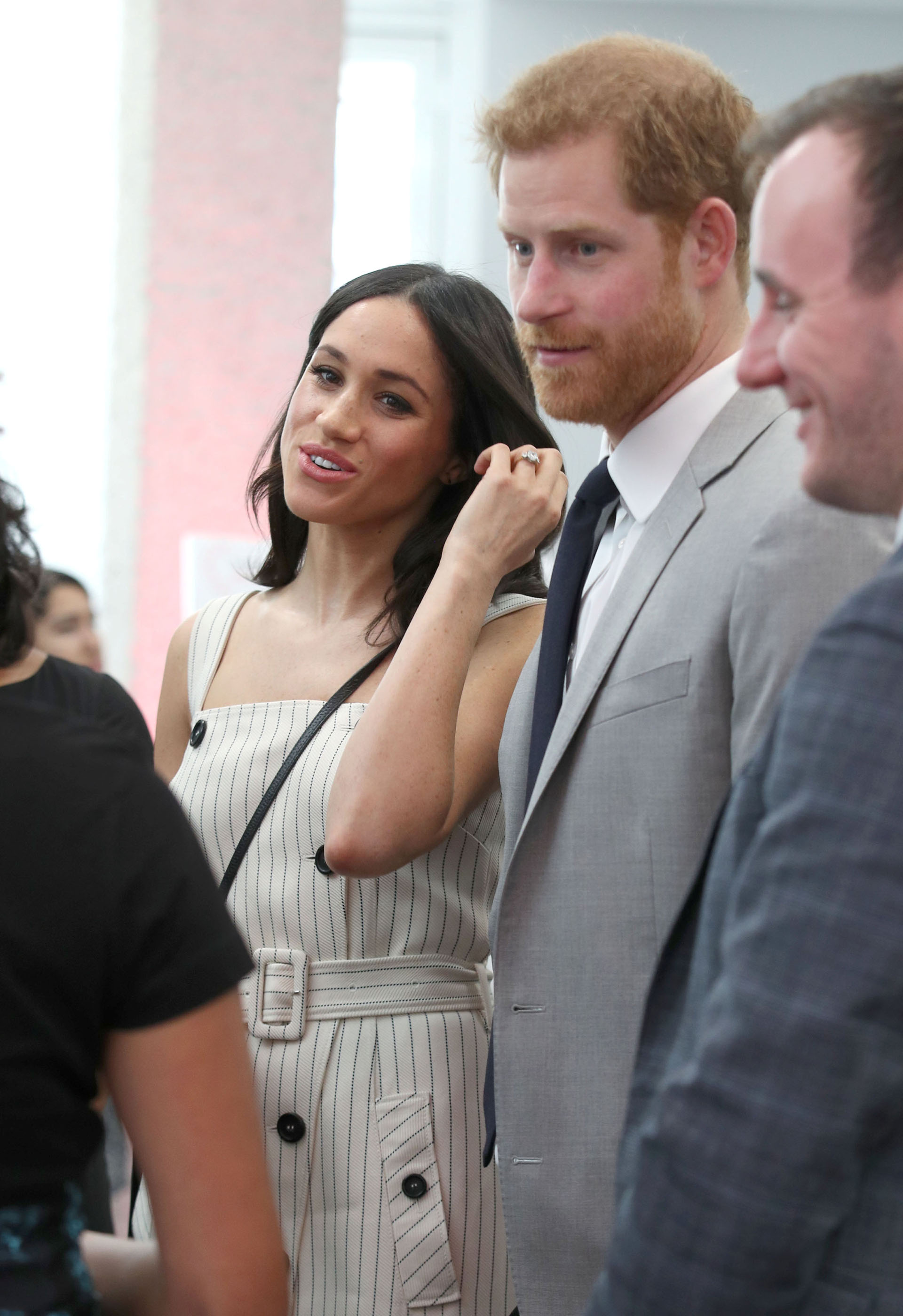 Para la ocasión, la futura esposa brilló con un vestido de Altuzarra, que combinó con una chaqueta de Camilla and Marc