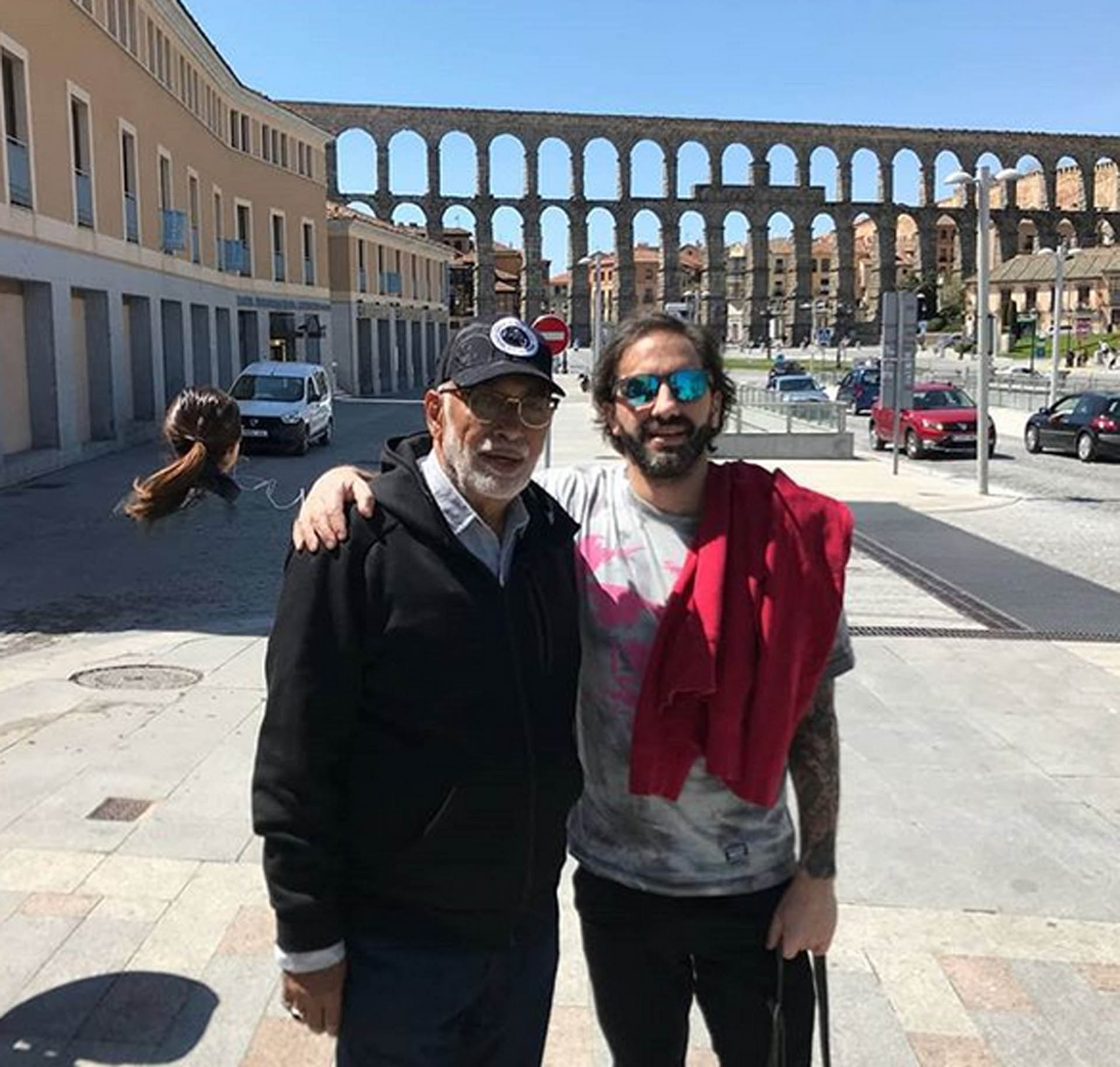 Durante sus vacaciones en España, Oscar González Oro compartió una foto extraña ¿de un fantasma? en Instagram