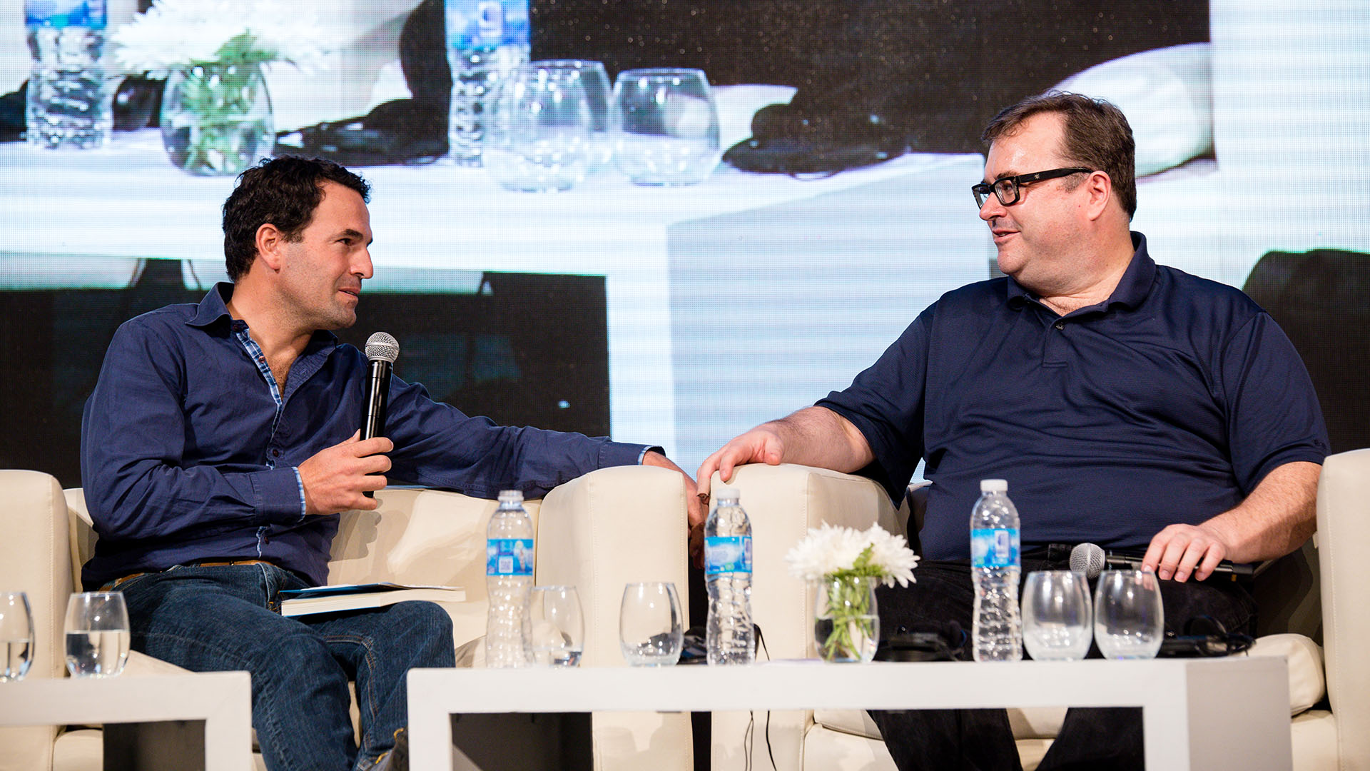 Wenceslao Casares en un encuentro de Endeavor conversa con Reid Hoffman, fundador de LinkedIn e inversor en Facebook, en Airbnb