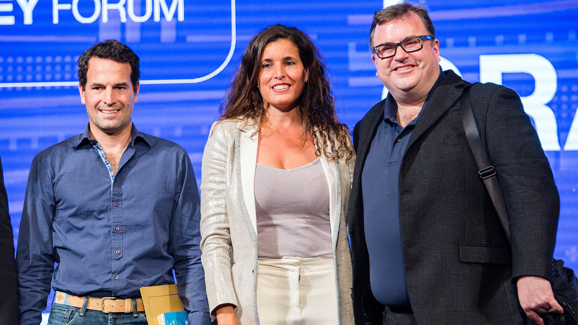 Wenceslao Casares junto a Reid Hoffman y María Julia Bearzi, directora ejecutiva de Endeavor Argentina