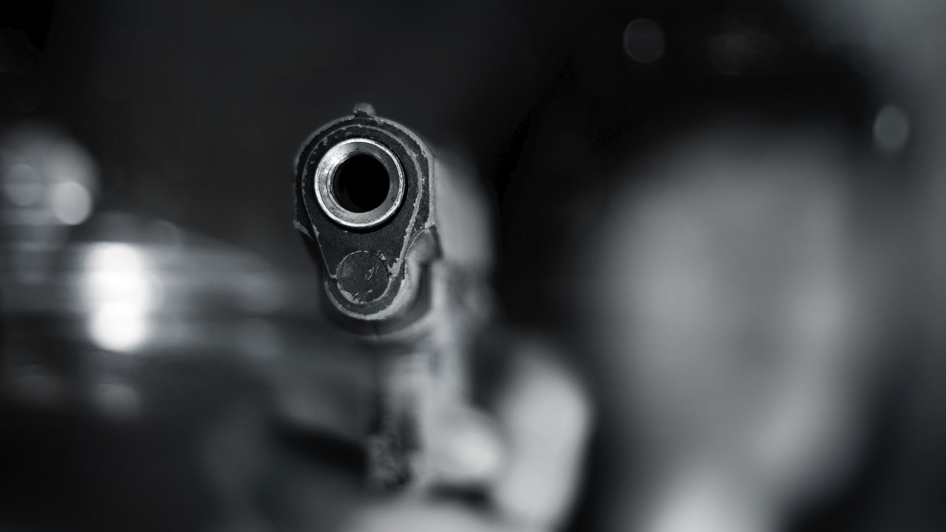 Las armas de fuego y los objetos contundentes son las herramientas principales. (Getty)