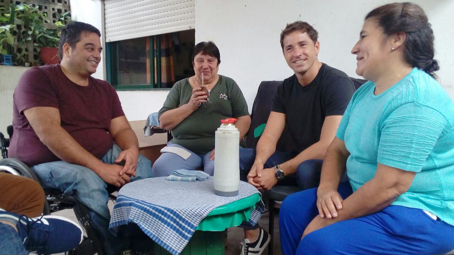 El Ministro de Trabajo, Jorge Triaca, y el referente local de Esteban Echeverría, Evert Van Tooren, recorrieron la localidad de Luis Guillón