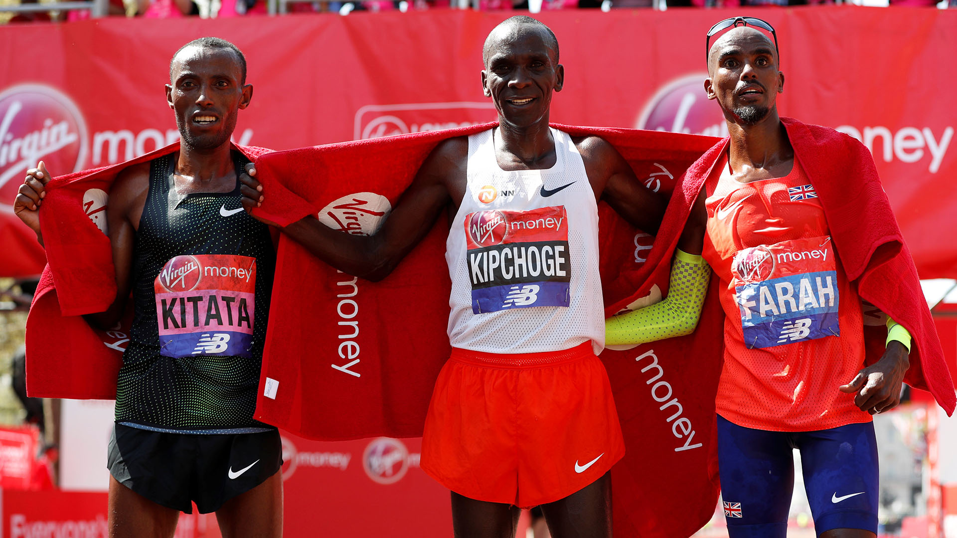 Eliud Kipchoge se llevó su tercera victoria en Londres en los últimos cuatro años por delante de Kitata y del ídolo local, Farah