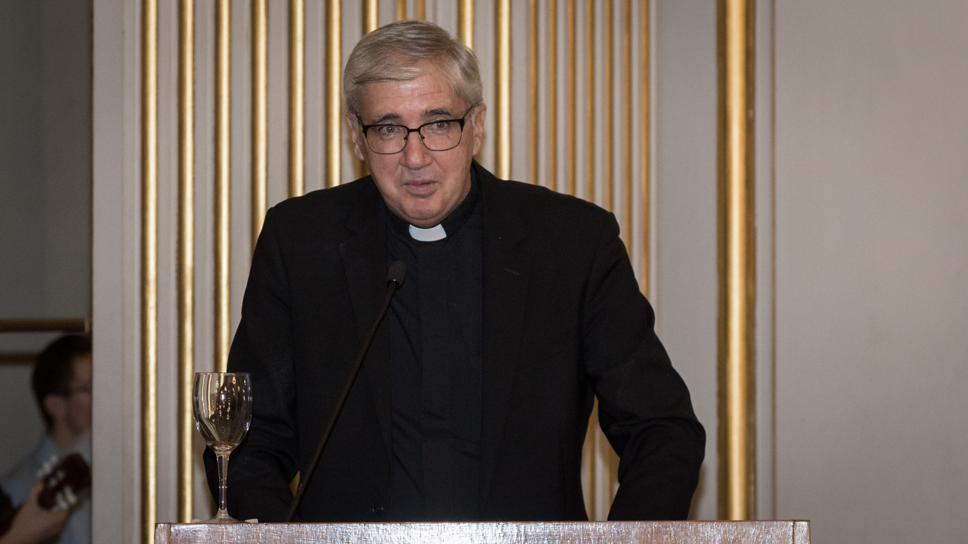 El líder espiritual, que cuenta con una gran trayectoria en los medios de comunicación, también se desempeña como párroco de la Parroquia Universitaria San Lucas y es director del Servicio de Pastoral Universitaria, entre muchas otras importantes actividades que desarrolla