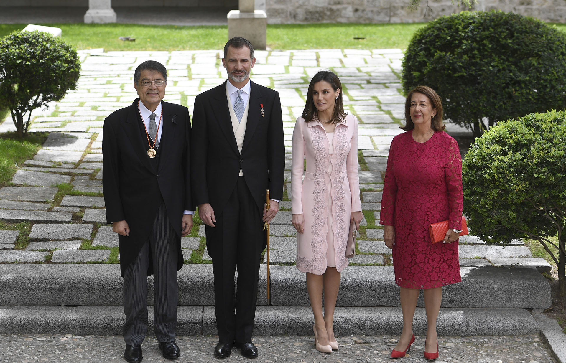 Letizia de España siempre incorpora a sus looks las nuevas tendencias que se ven cada temporada en las pasarelas internacionales y fashionistas de más alto nivel