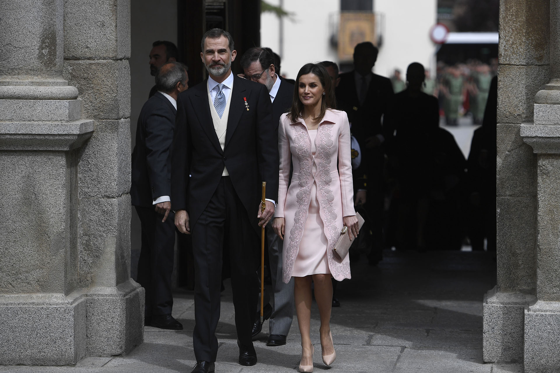 El look íntegramente en rosa empolvado incluyó su clutch y sus stilettos