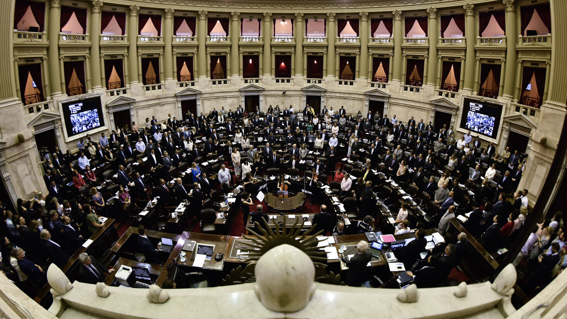Los diputados trataron proyectos para frenar los aumentos de tarifas dispuestos por el Gobierno