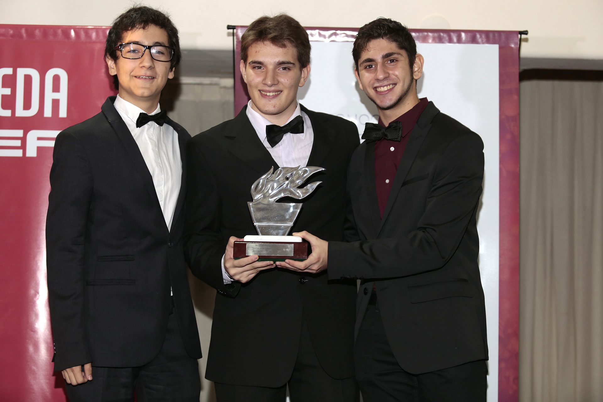 Mateo Bartellini Huapalla, Damián Melamed y Franco Zelener fueron premiados en la categoría “Tecnología”. Los estudiantes de las Escuelas ORT, se convirtieron recientemente en distinguidos embajadores del desarrollo tecnológico argentino con su proyecto de robótica