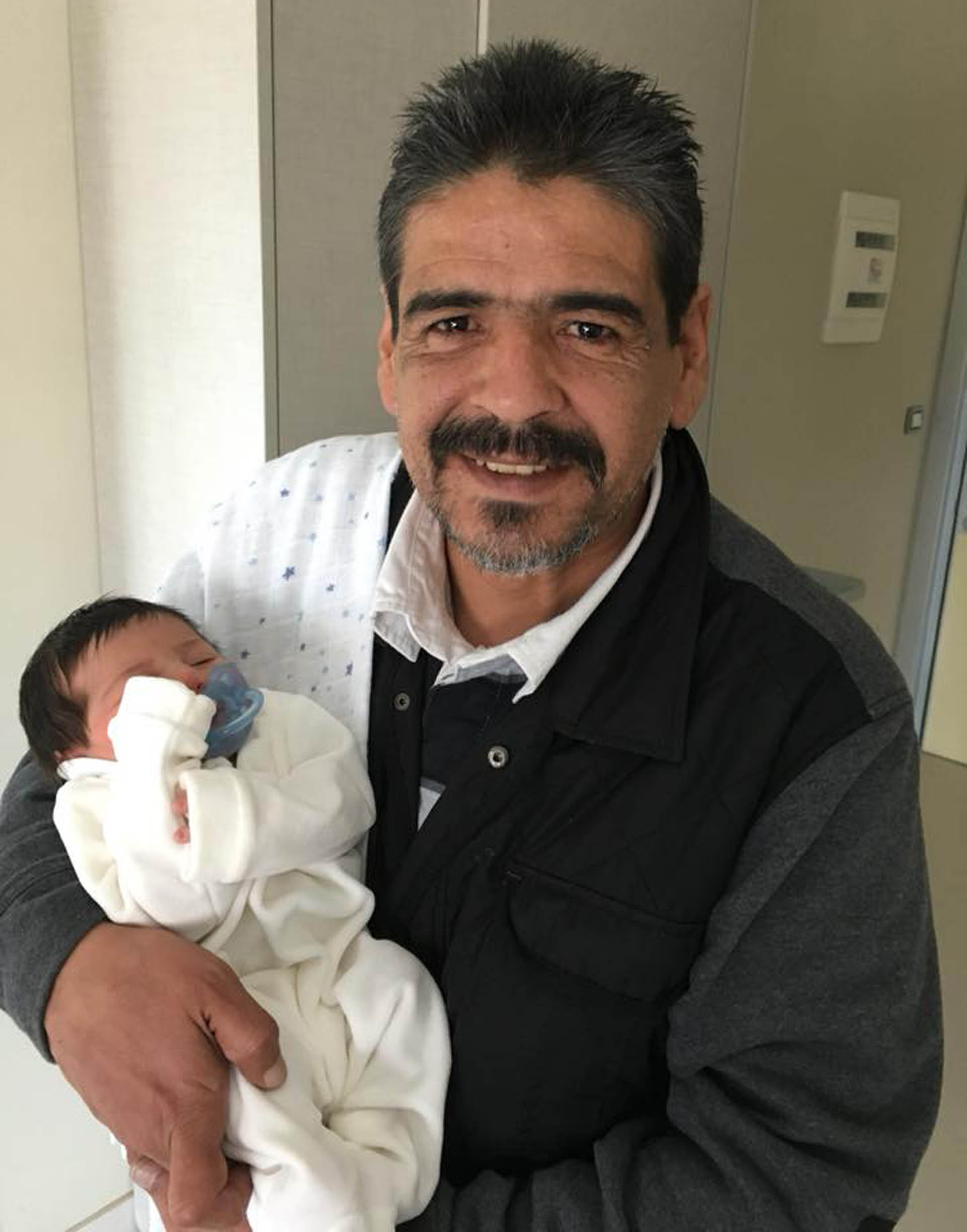 Hugo Maradona con su sobrino nieto, Dieguito Matías