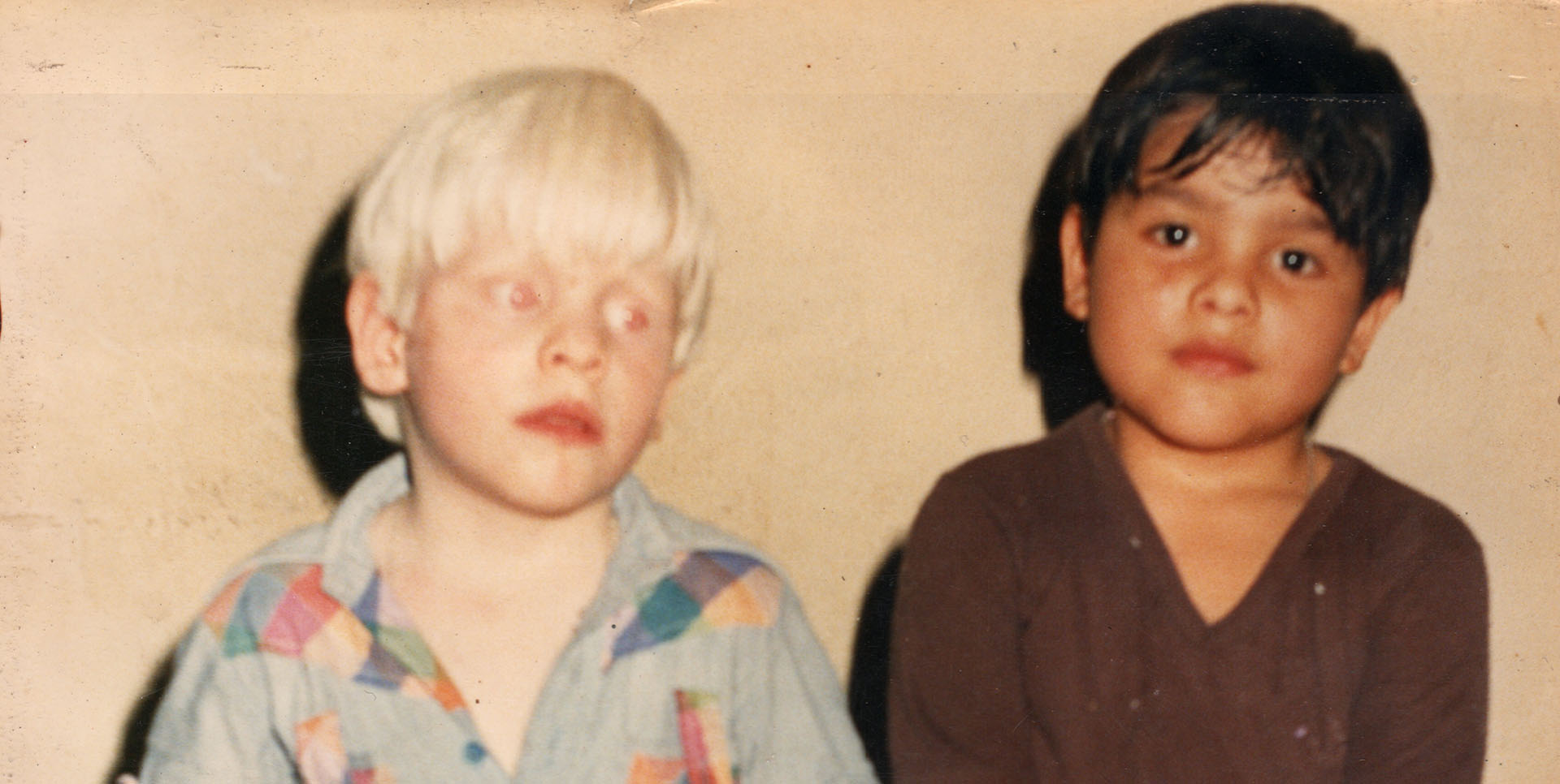 Daniel junto a Sergio, su mellizo, en una de las pocas fotos que tienen de su infancia