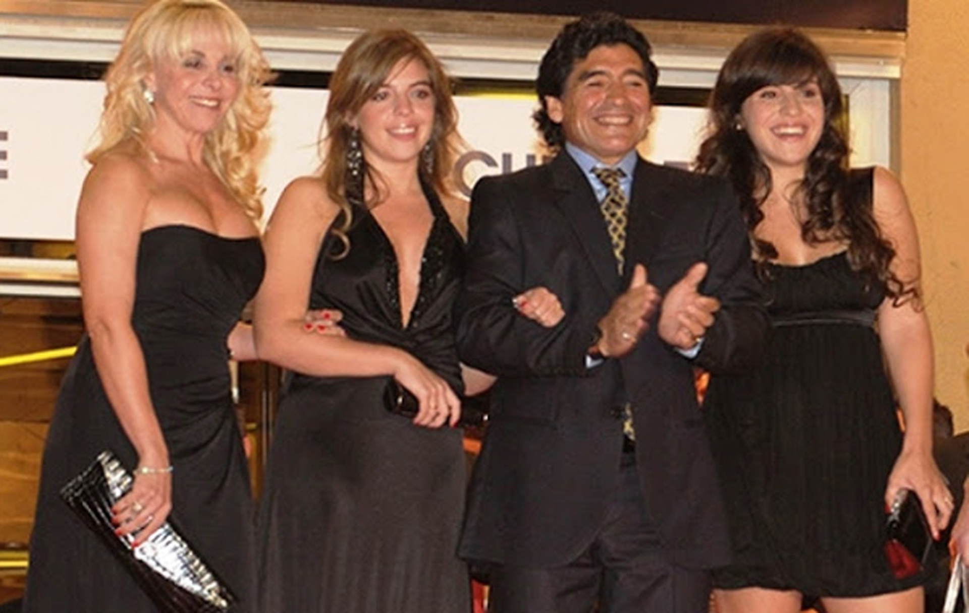 La familia Maradona Villafañe, en las buenas épocas