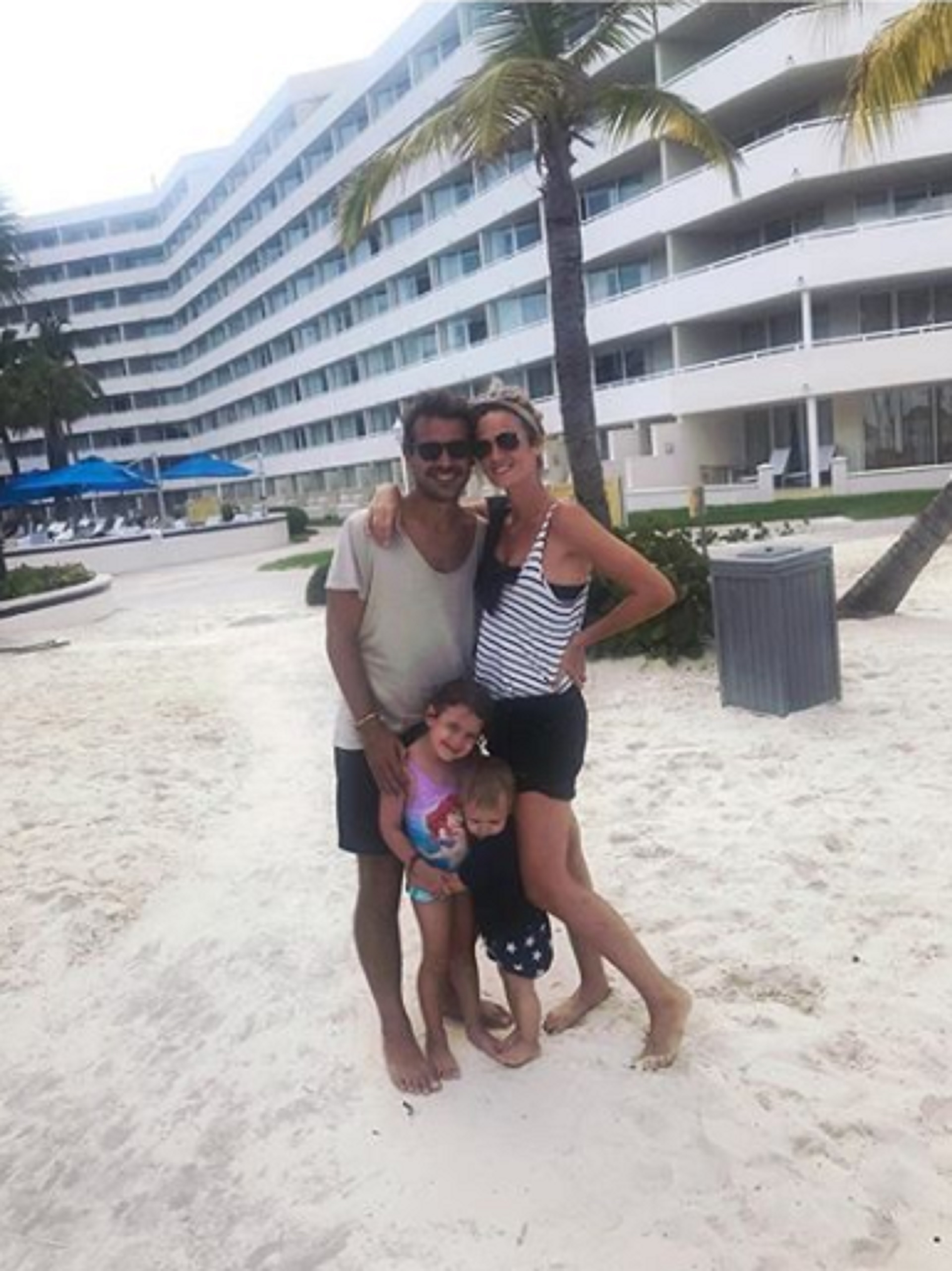 Pedro Alfonso, Paula Chavez, Olivia y Baltazar el pasado verano. (Foto: Instagram)