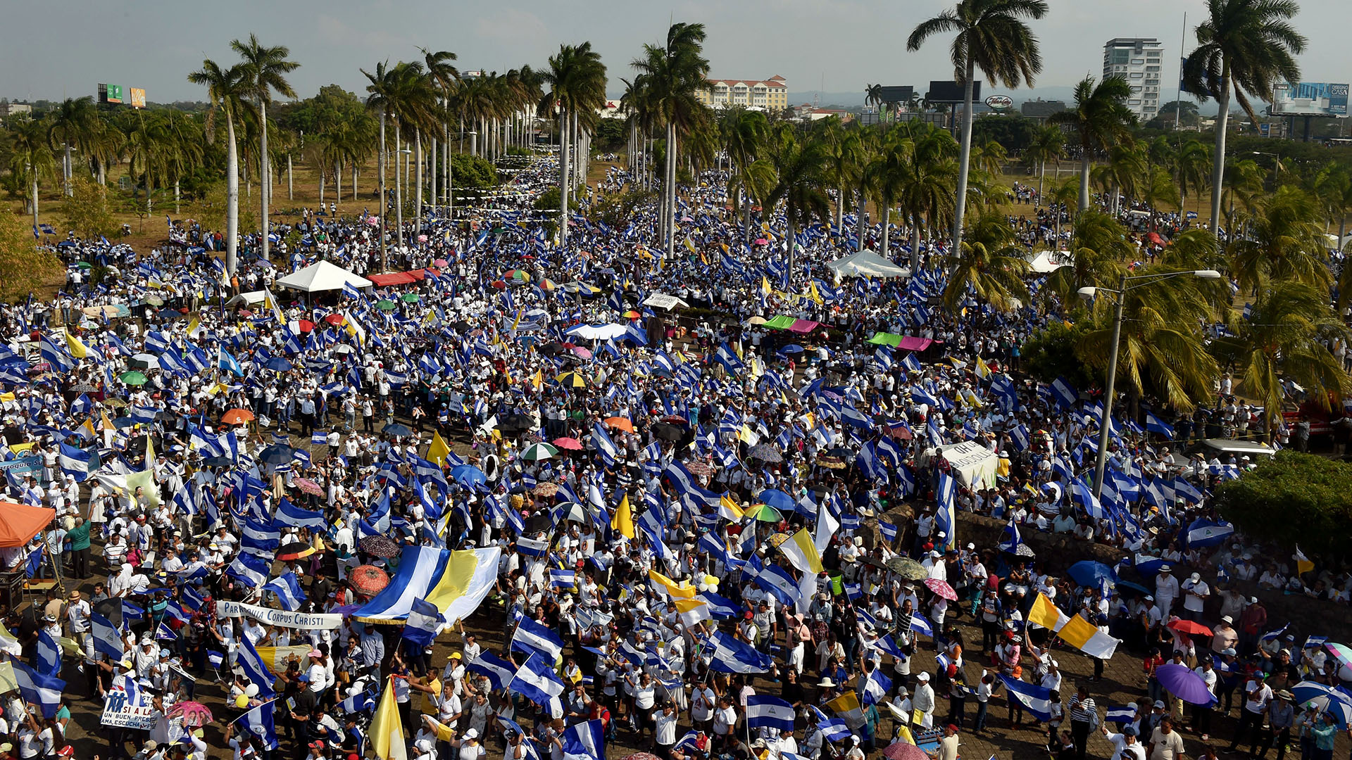 Miles de personas marcharon en Managua contra Ortega (AFP)