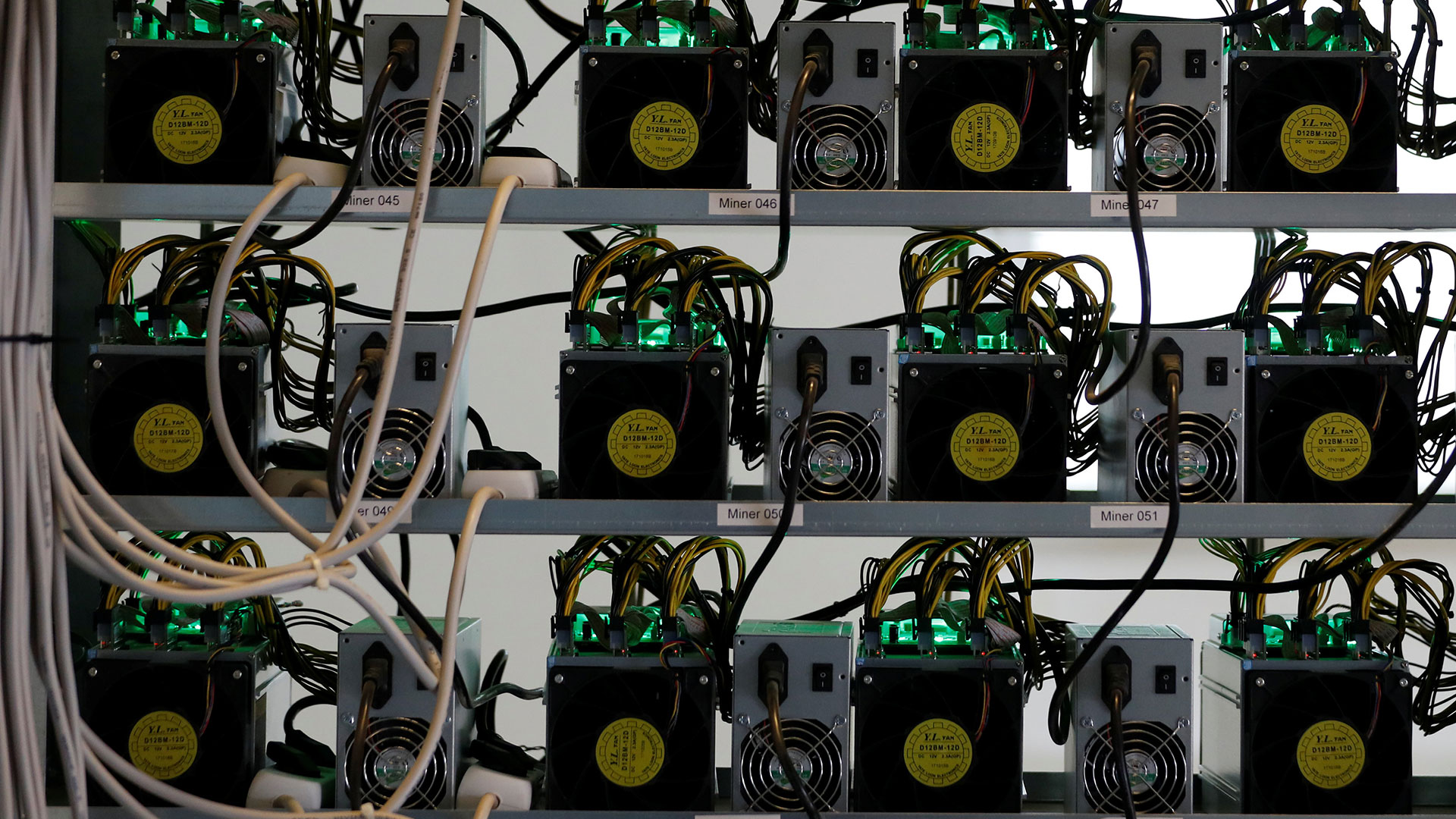 Por qué la minería de bitcoin no disminuye cuando el precio cae - Infobae