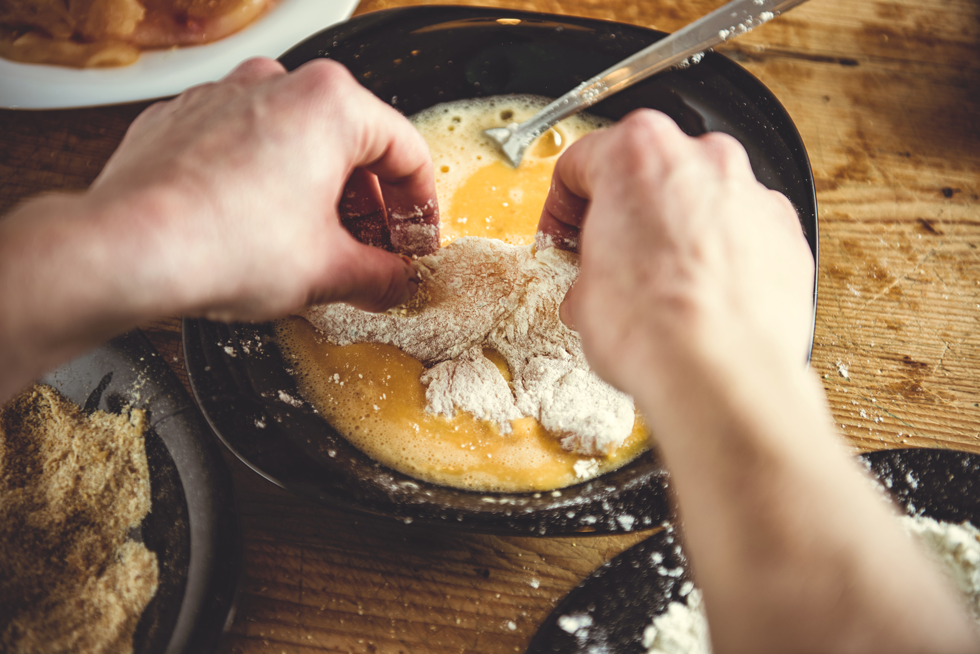 Para darle un toque extra, algunos recomiendan agregar a la preparación dos cucharadas de queso rallado y una de mostaza (Getty Images)