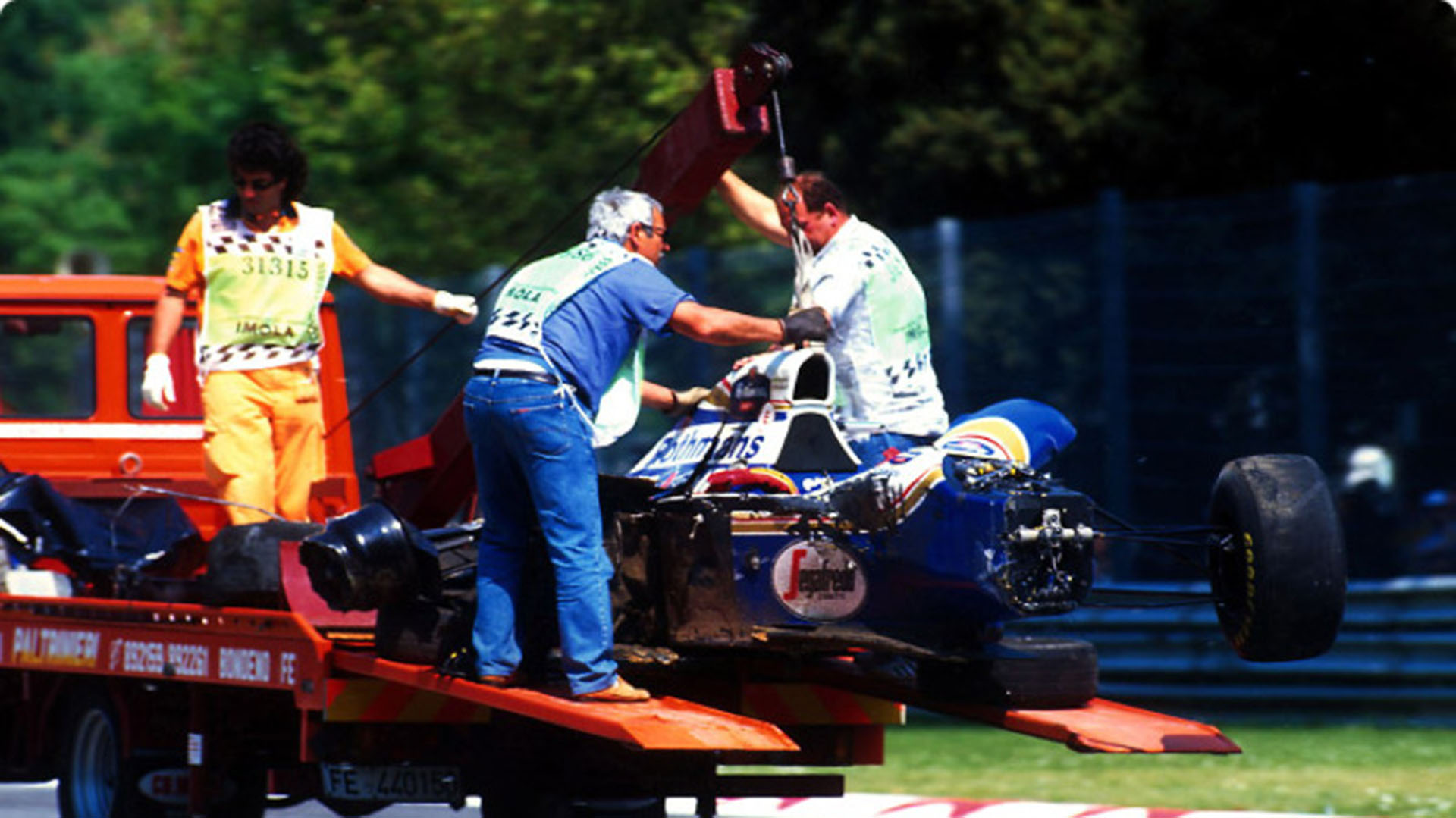 La organización se lleva el auto de Senna del circuito de Imola