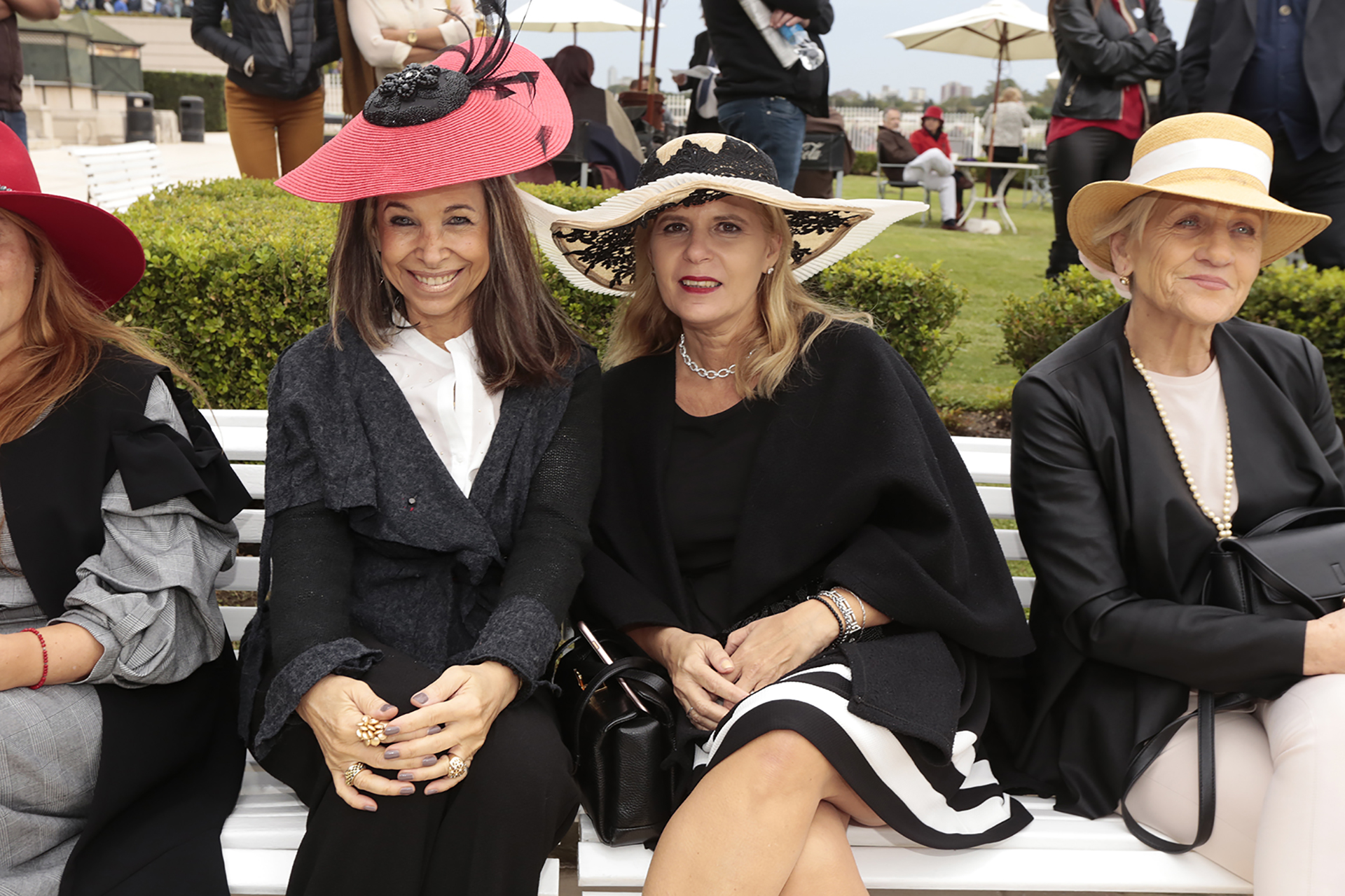 La audiencia llevó sus fascinators y sombreros al mejor estilo Ascot y con contenido sustentable, propuesto por Ecomujeres