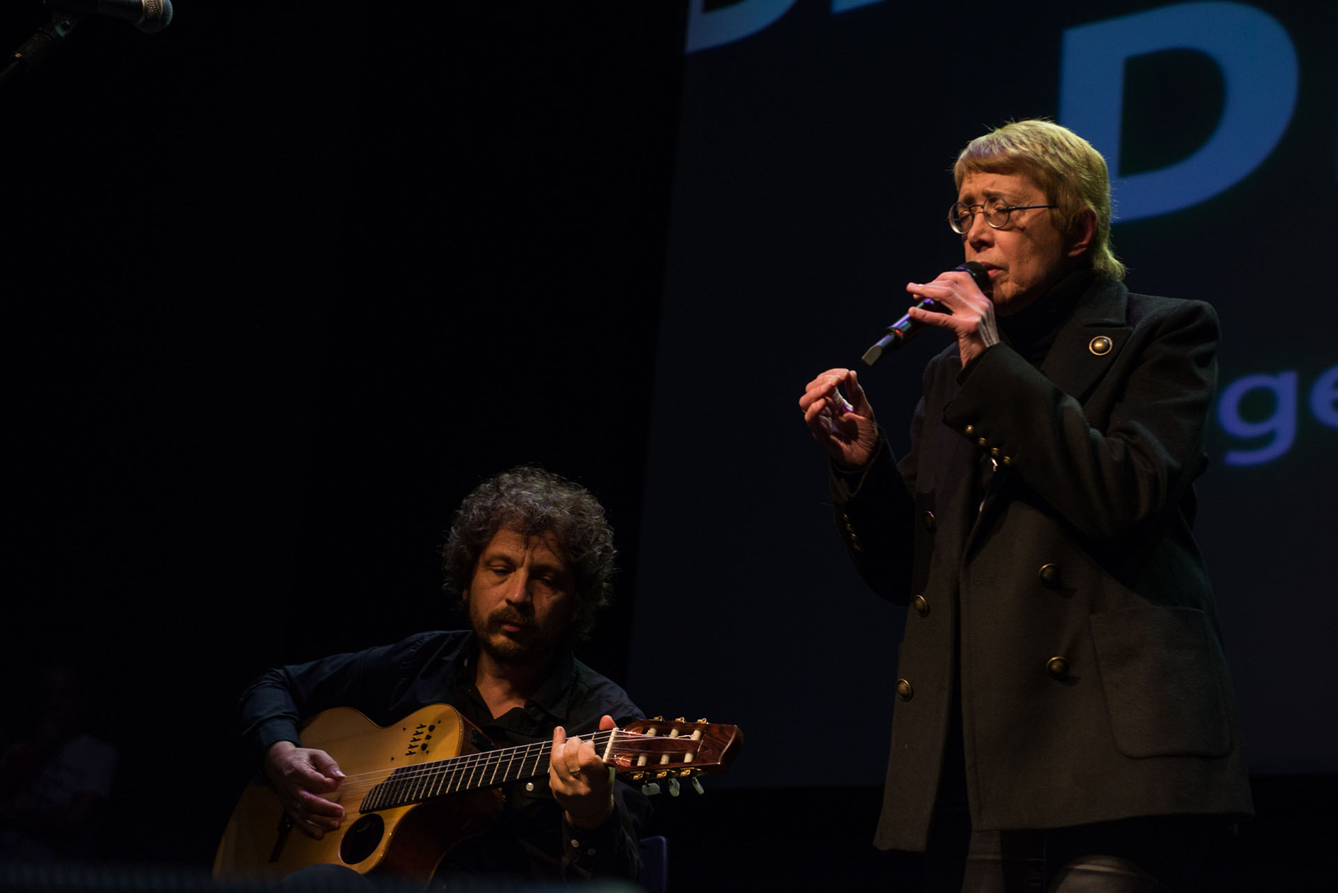 Teresa Parodi fue una de los varios artistas que participaron del “Encuentro de la cultura y el arte por la democracia en Brasil y la libertad de Lula”