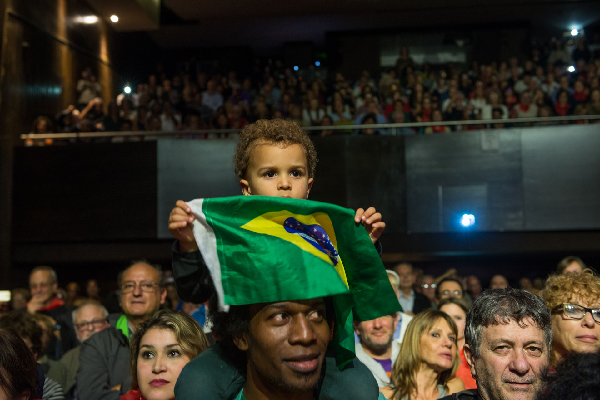 El festival se realizó en la sala Caras y Caretas del auditorio de la Universidad Metropolitana para la Educación y el Trabajo (UMET) y fue protagonizado por la ex presidente de Brasil Dilma Rousseff y el ex primer mandatario de Colombia Ernesto Samper