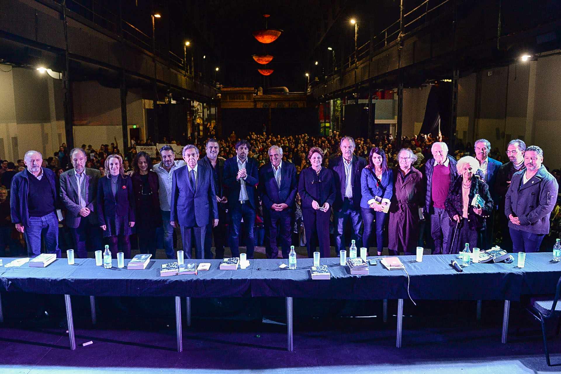 Los protagonistas del evento posan para la foto