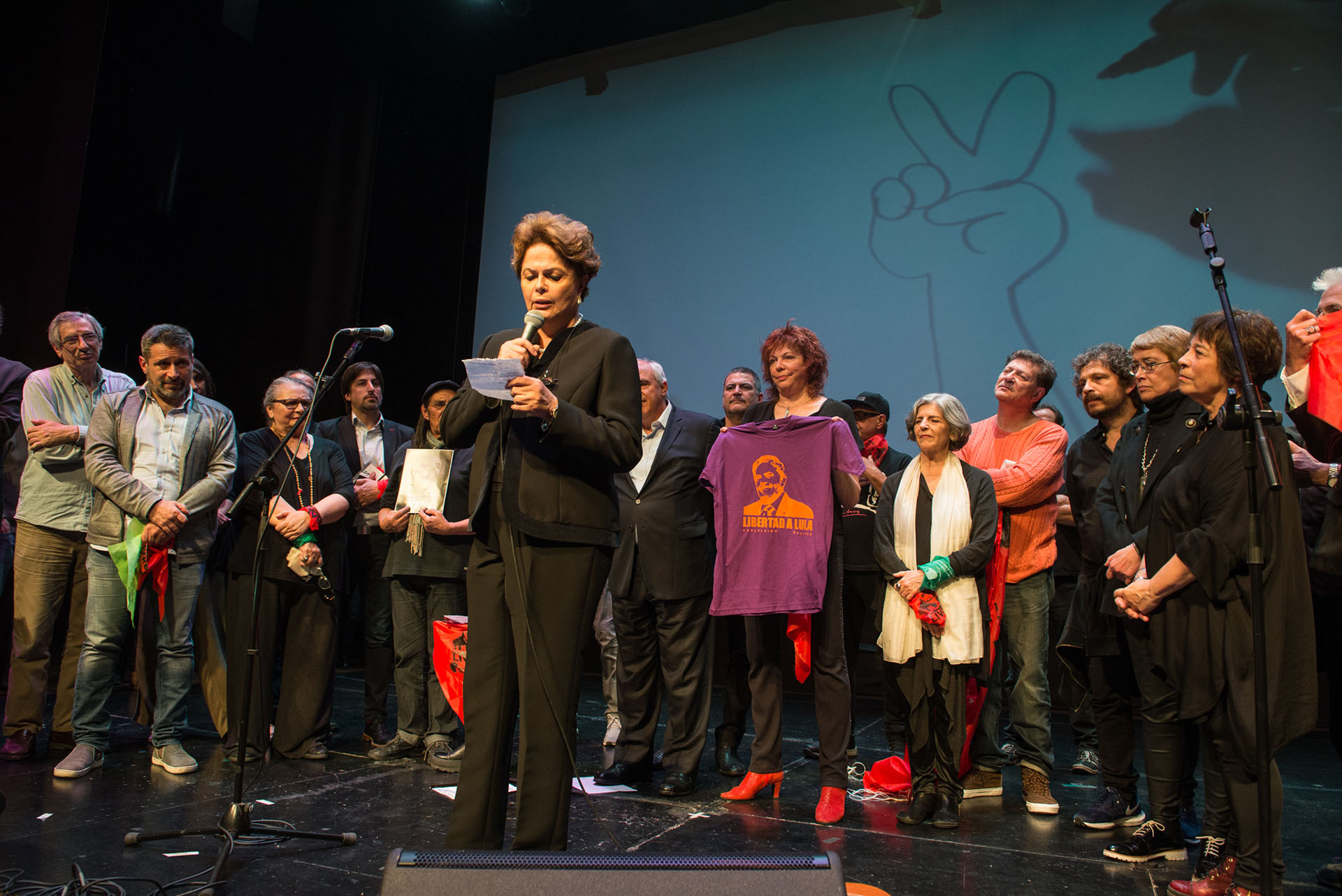 Dilma dijo que Lula será el próximo presidente de Brasil “esté libre o en prisión”