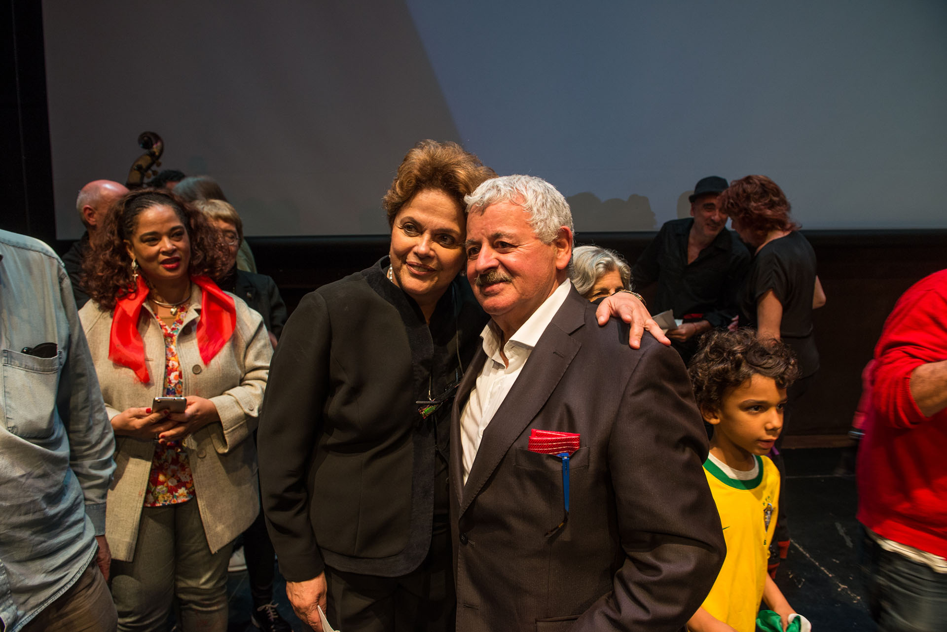 Dilma Rousseff con uno de los conductores del evento, Tití Fernández
