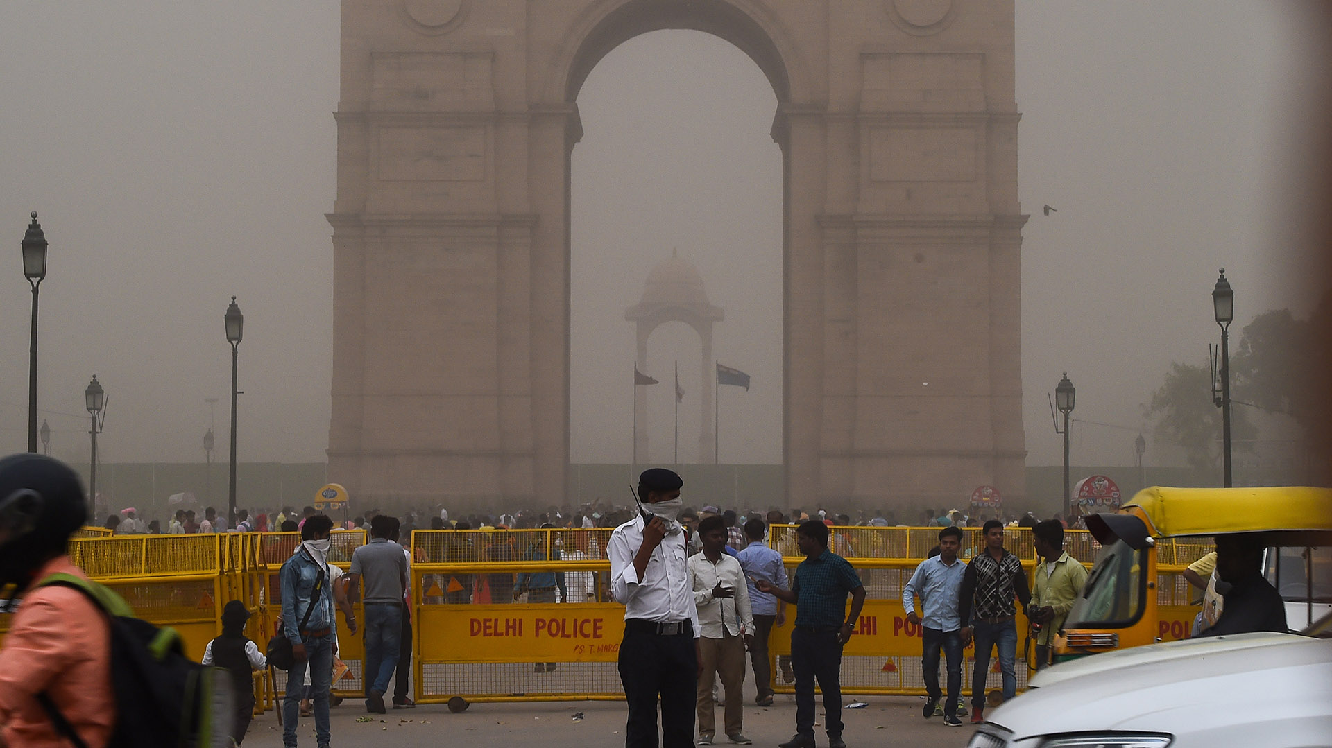 Al menos 97 personas perdieron la vida en esta tormenta que afectó a algunas de las zonas más turísticas de la India (AFP)