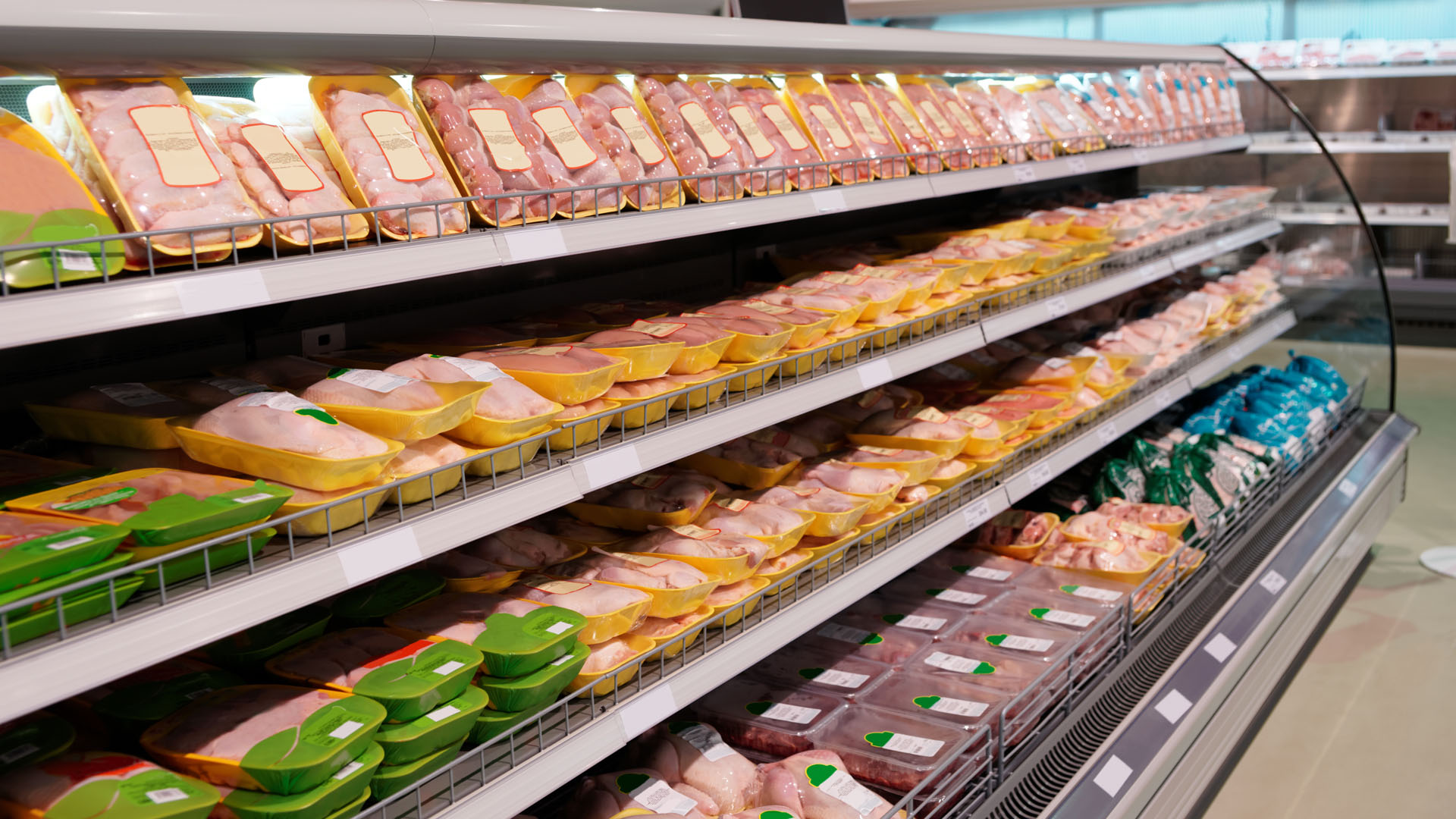 Durante diciembre pasado los consumidores pagaron 525% más de lo que percibieron los productores agropecuarios. Los alimentos de mayores brechas fueron la manzana y la naranja. (Getty)