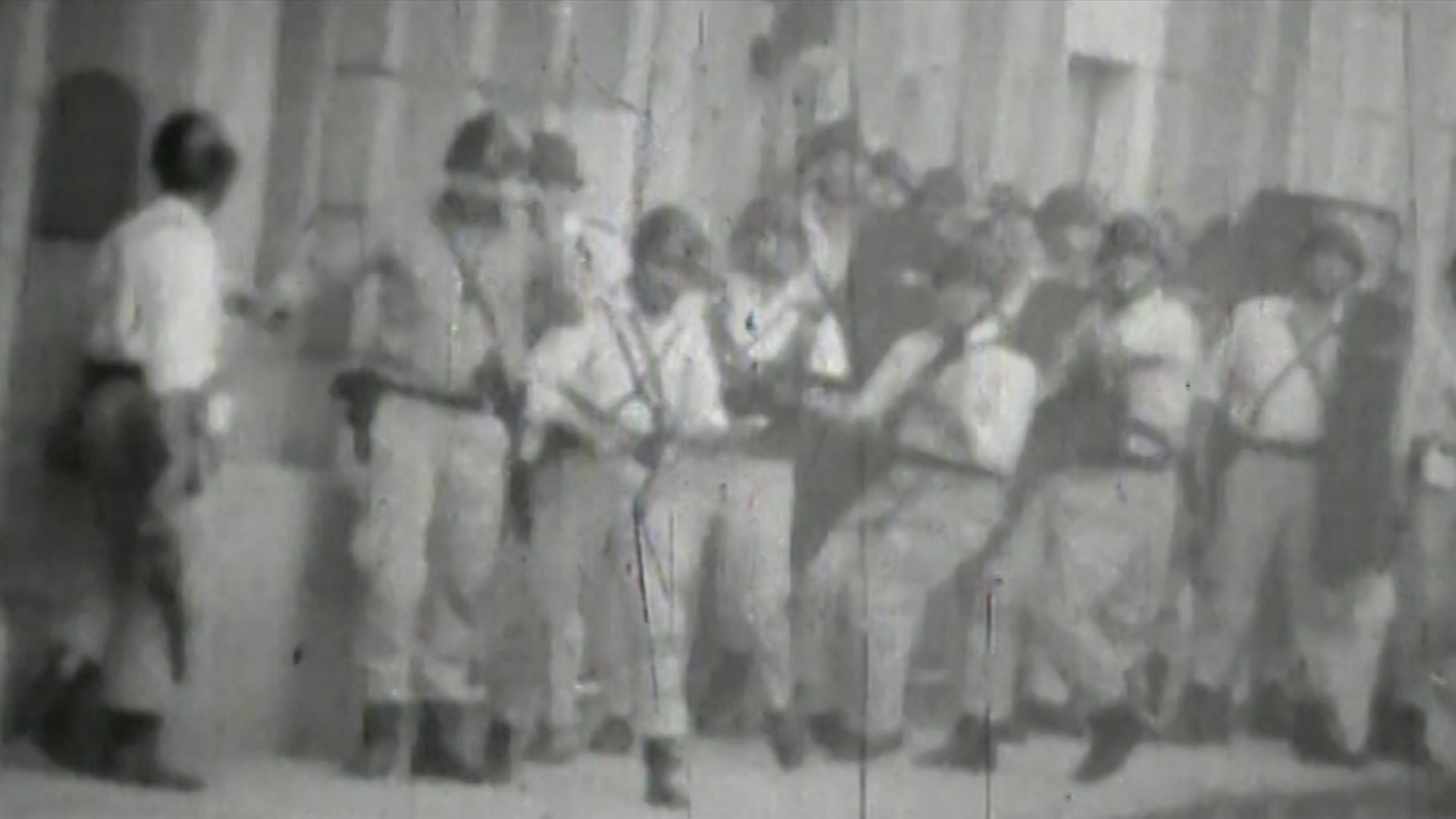 “El enemigo le impuso al ejército la modalidad de combate: el terrorismo”, dice uno de los participantes en el film