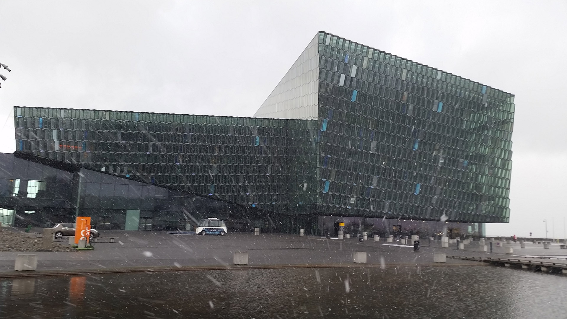 El momumental centro cultural y de conferencias Harpa