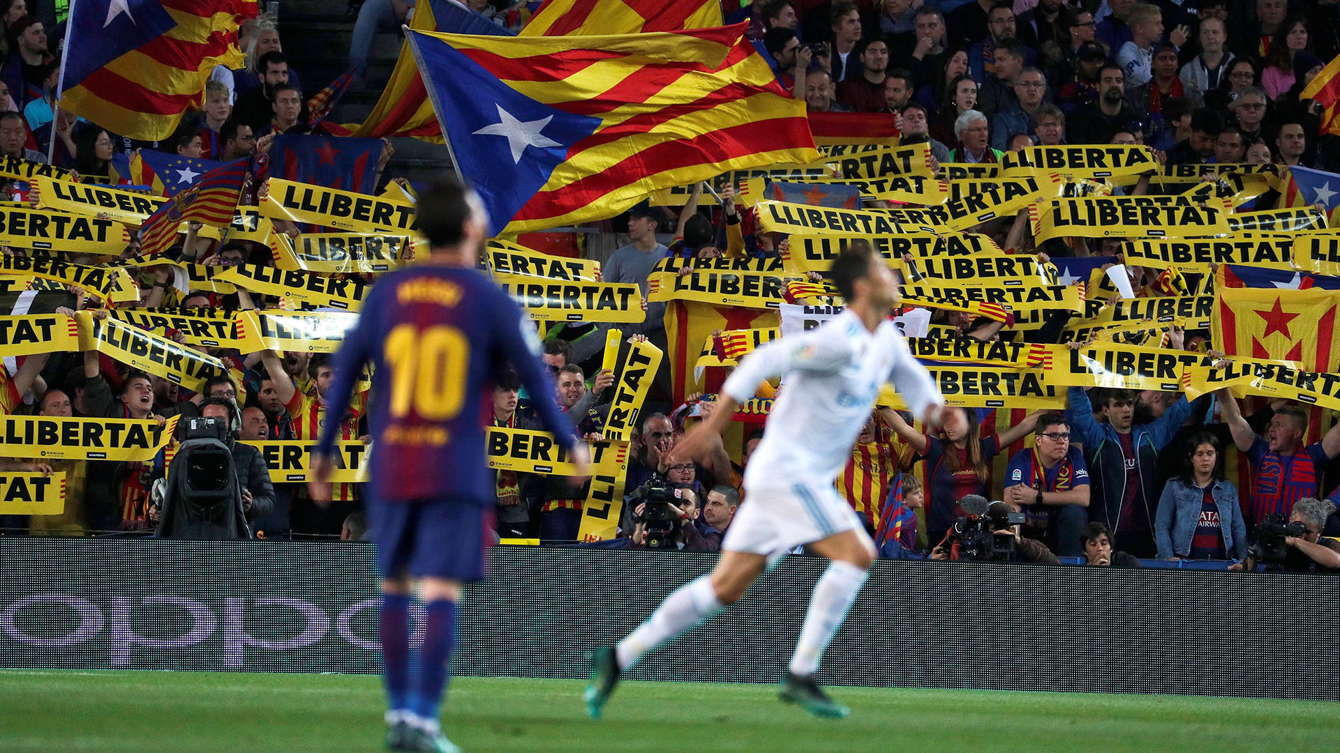Los hinchas catalanes, protagonistas del encuentro (EFE)