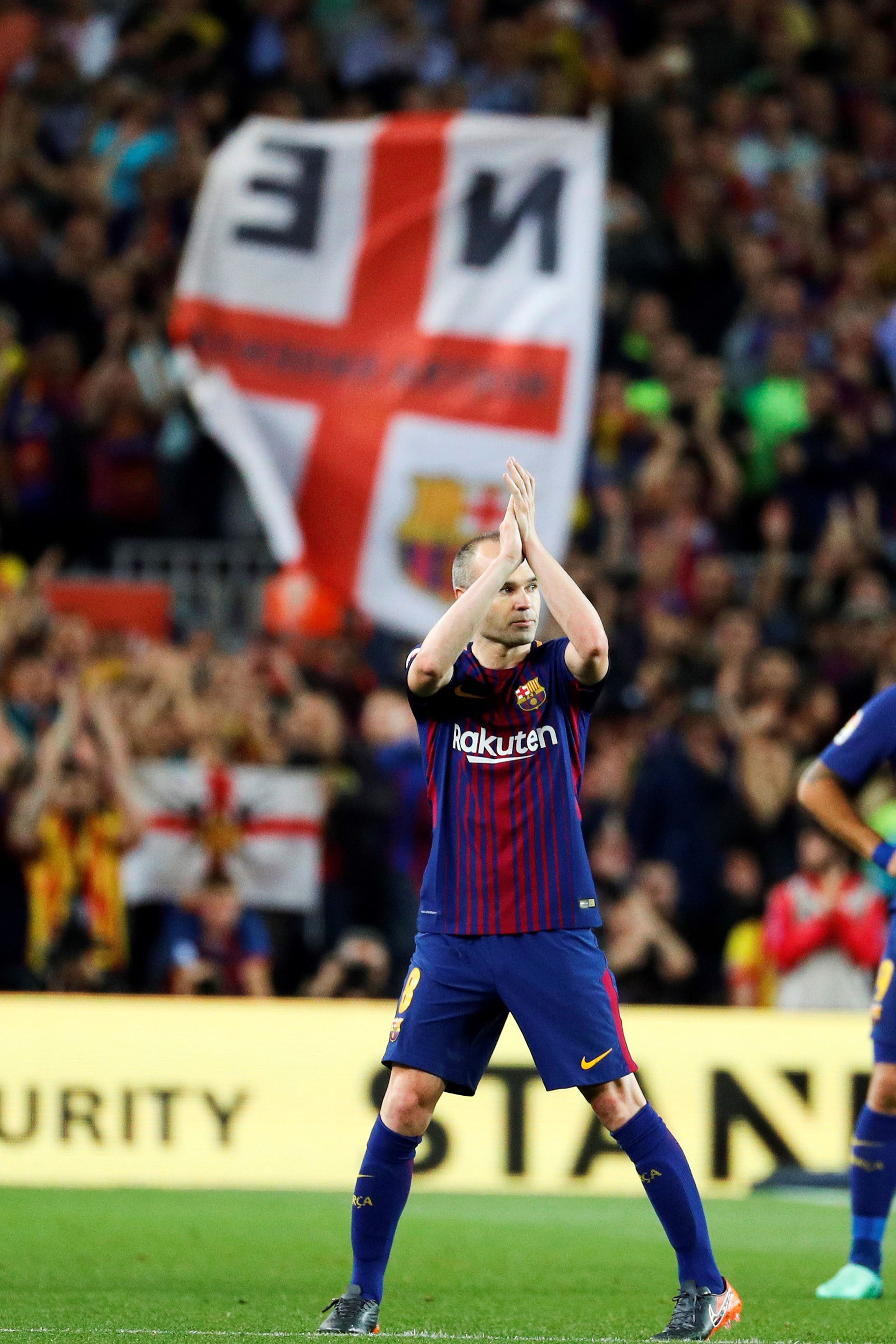 Iniesta jugó su último clásico. La próxima temporada jugará en China (EFE)