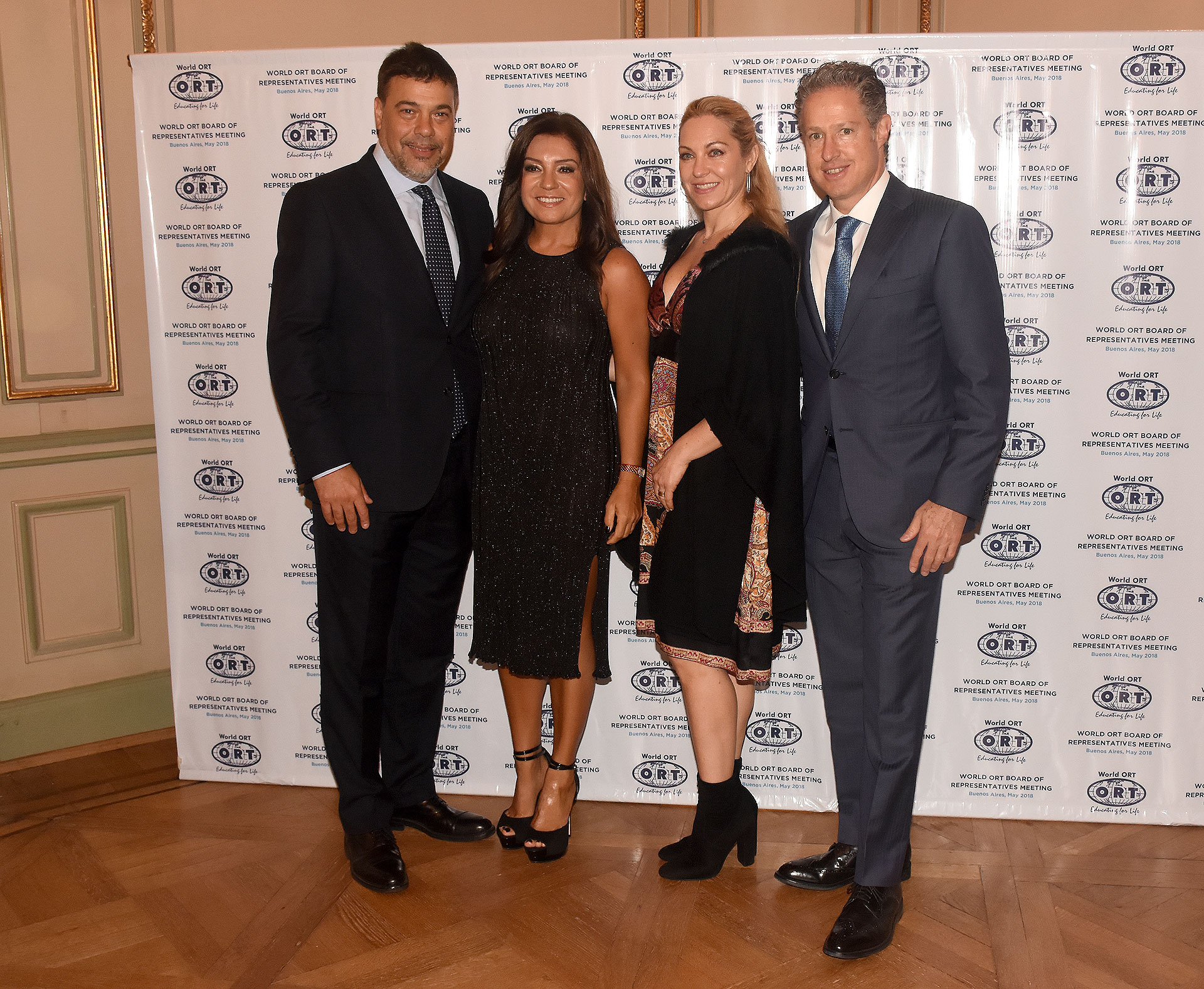 Darío Werthein, su esposa Cecilia, junto a Arturo Merikanskas, presidente de ORT México y su mujer Mónica Kozolovsky