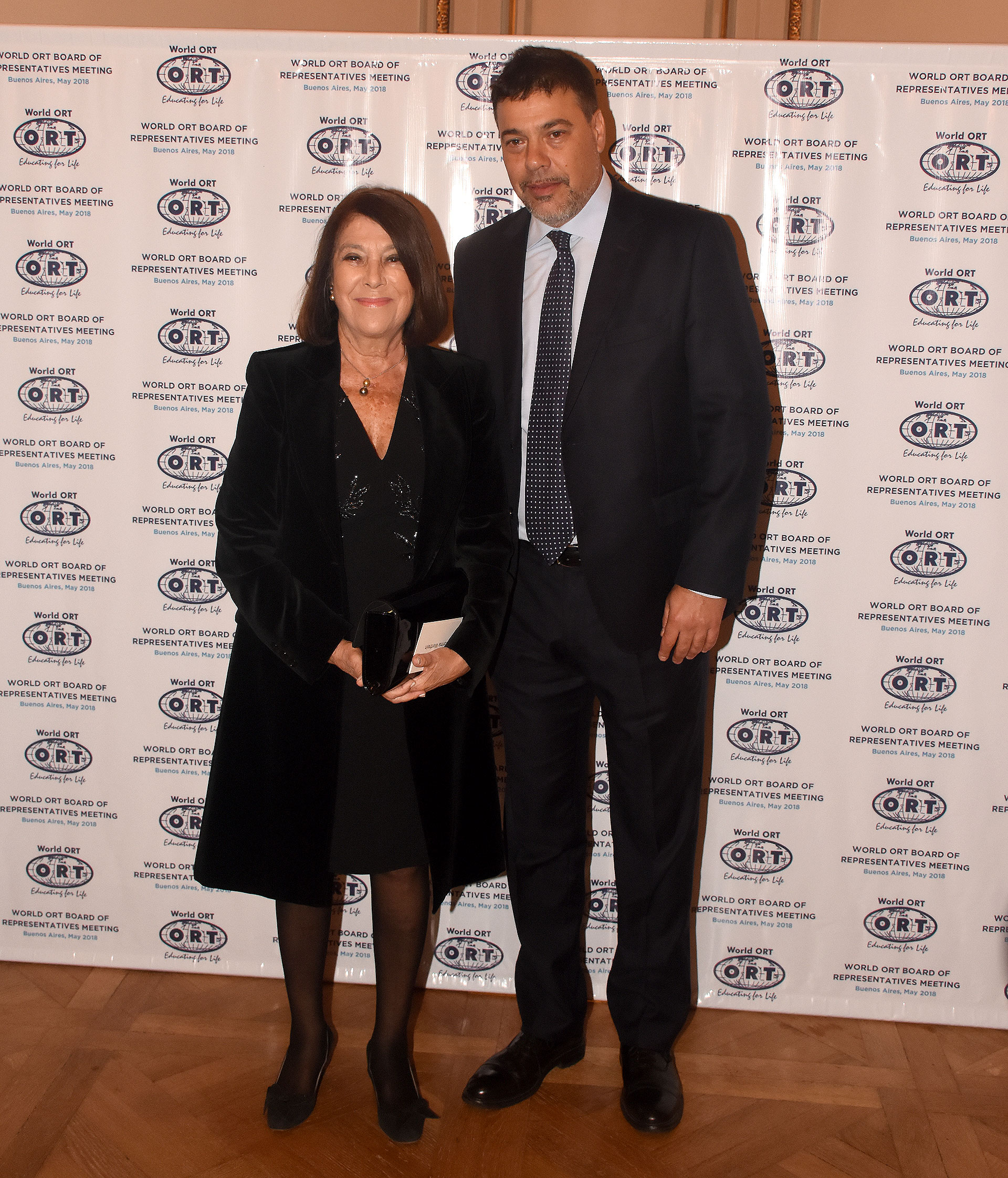 Norma G. de Werthein junto a su hijo Darío Werthein