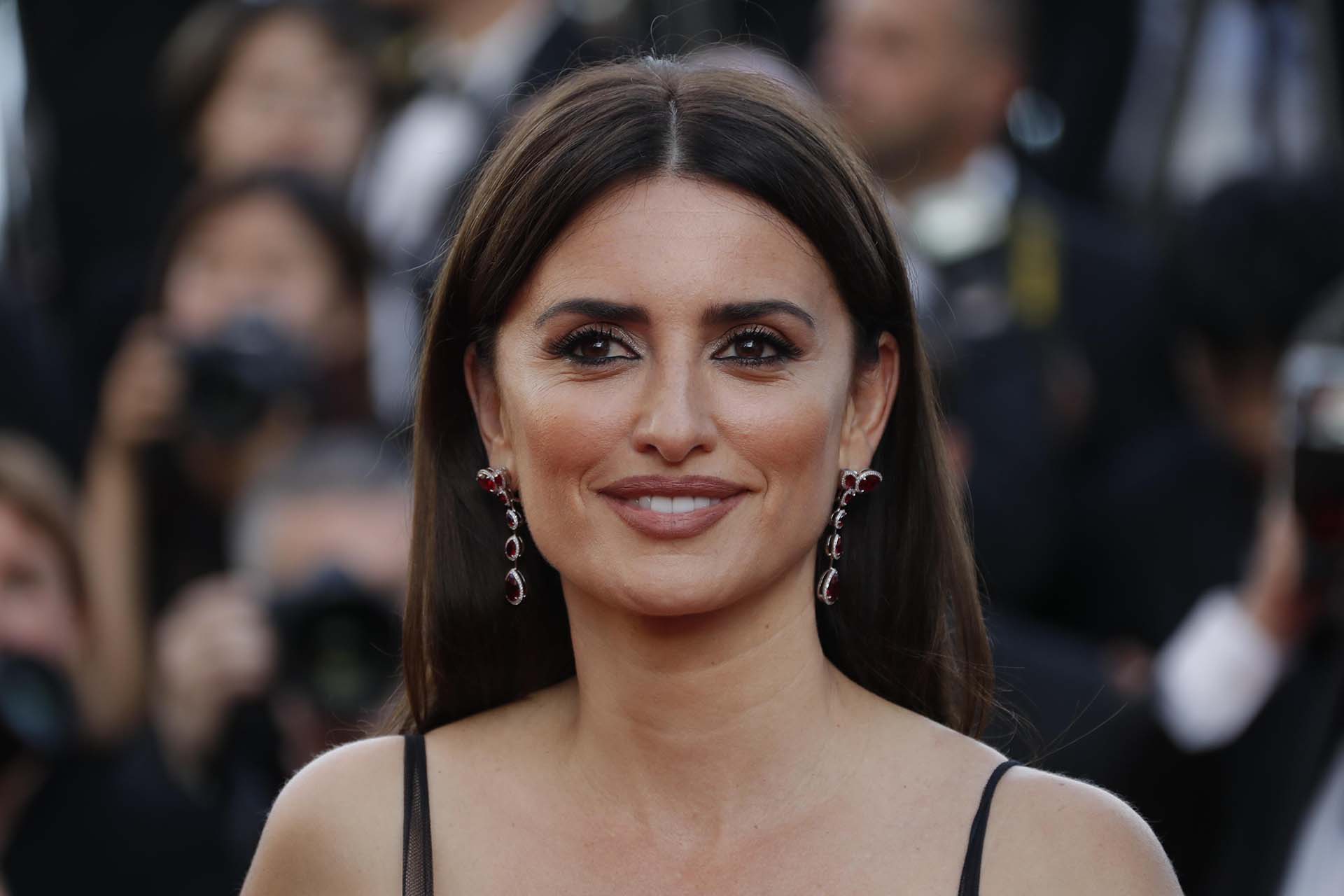 Penélope Cruz posa para los medios gráficos en la alfombra roja