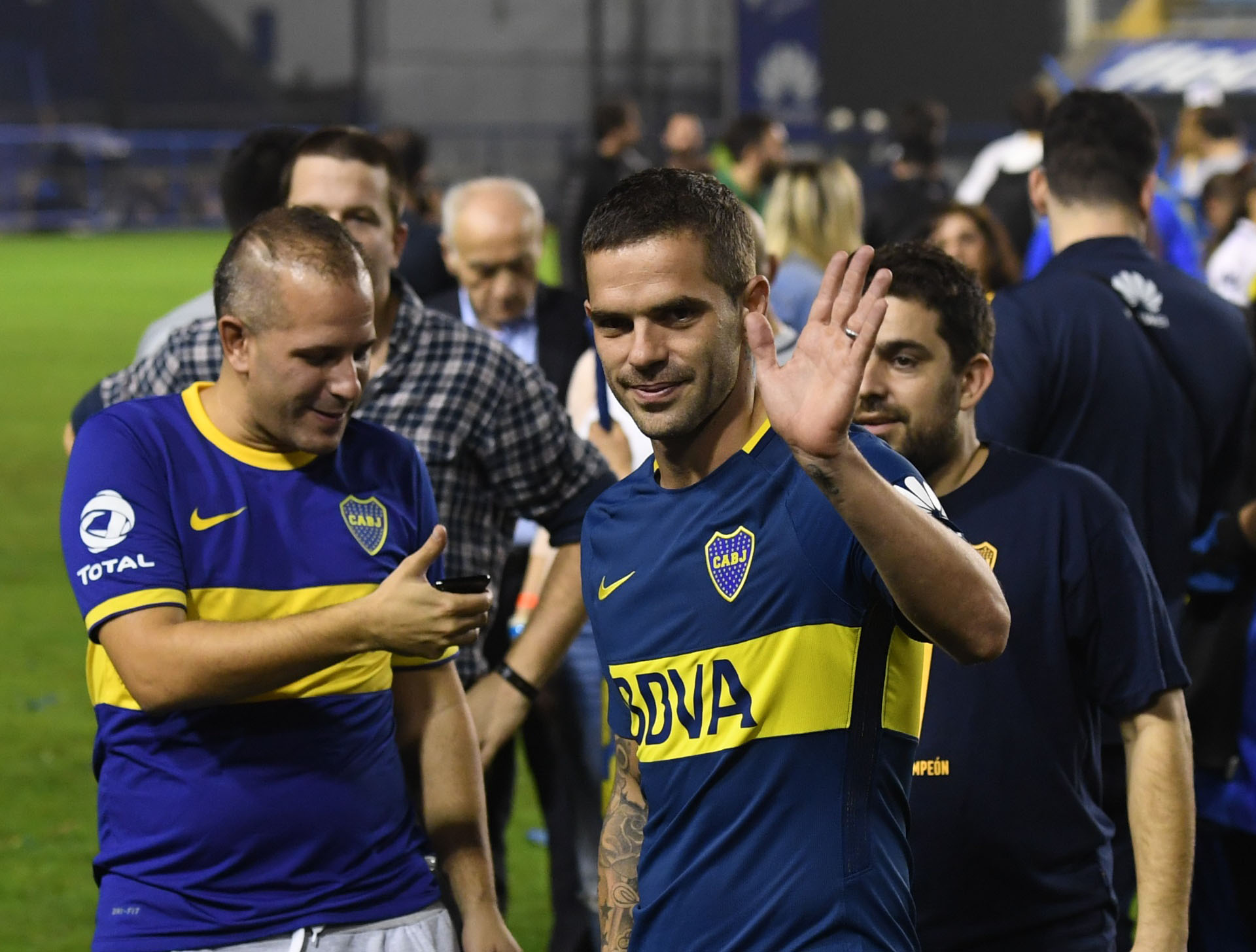 A punto de volver a las canchas tras su rotura de ligamentos de rodilla, Gago celebró en la Bombonera el último título de Boca: Superliga 2017/2018 (Maxi Luna)