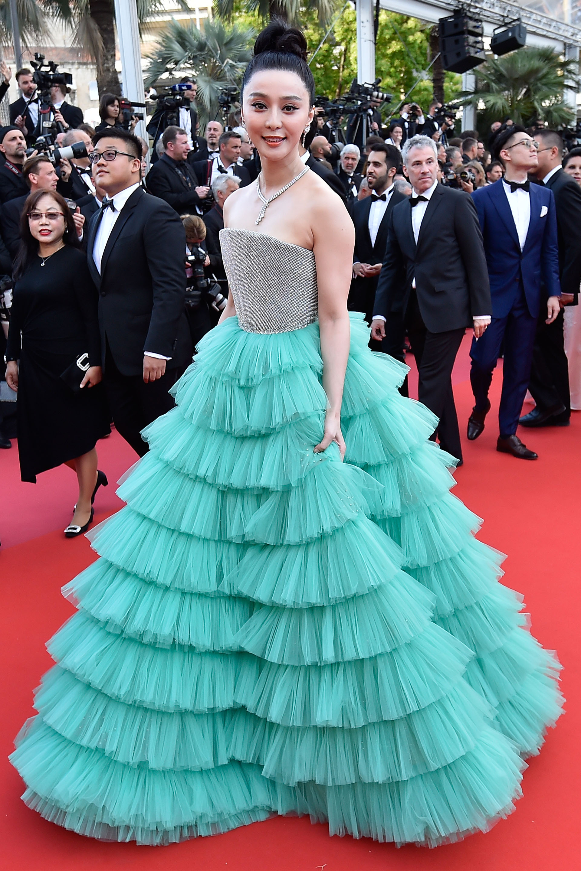 La actriz china Fan Bingbing impactó con un diseño de alta costura del creador tunecino Ali Karoui (AFP PHOTO / LOIC VENANCE)