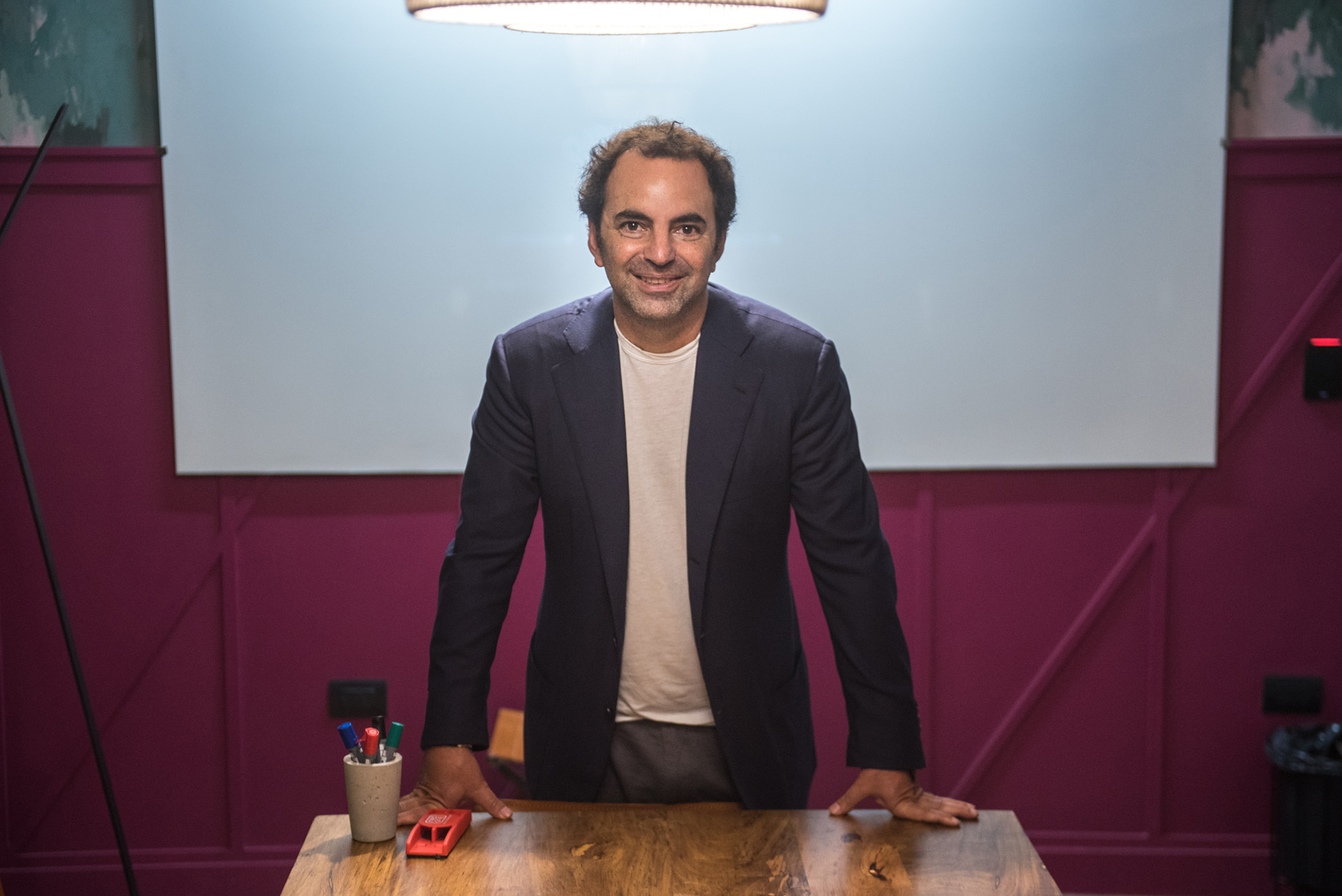 En diálogo con Infobae, Fuks destacó el gran crecimiento que están teniendo en la región. “Para fin de año vamos a tener 50 en edificios y vamos a tener 50 mil miembros en Latinoamérica. WeWork le está cambiando la vida a mucha gente porque la ayuda a crecer: que su negocio pueda crecer. Realmente es algo muy distinto a la manera tradicional de trabajar. Y eso es fuerte”