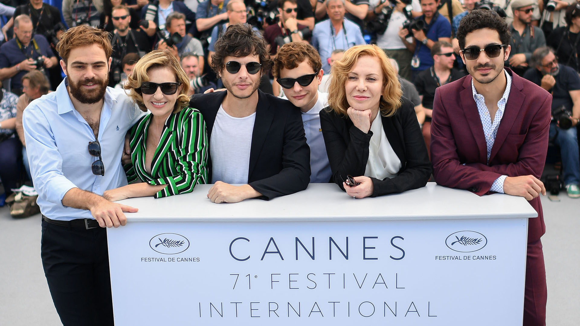 Peter Lanzani, Mercedes Morán, Luis Ortega, Lorenzo Ferro, Cecilia Roth y Chino Darin (AFP)