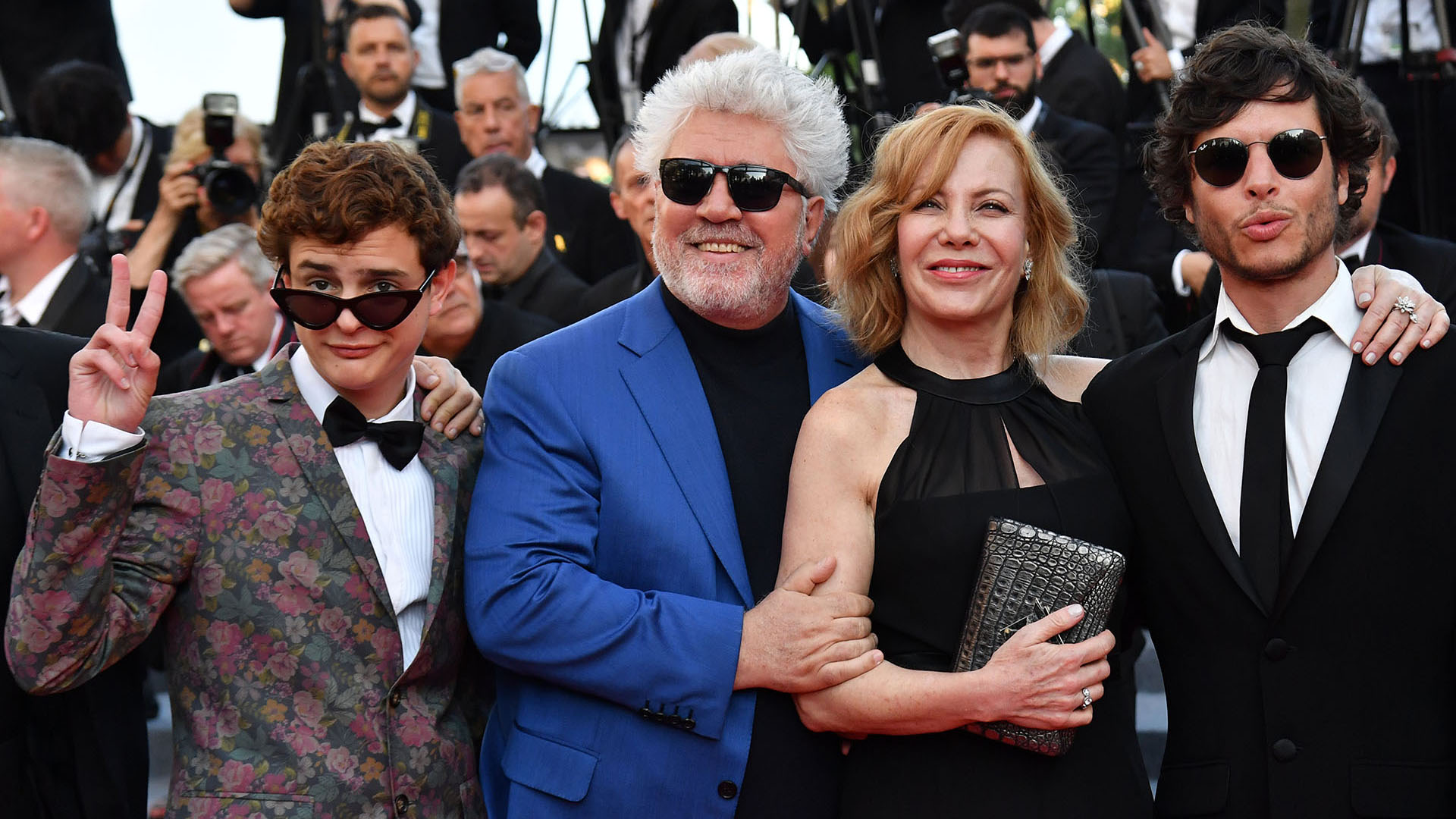 Lorenzo Ferro, Pedro Almodóvar, Cecilia Roth y Luis Ortega (AFP)