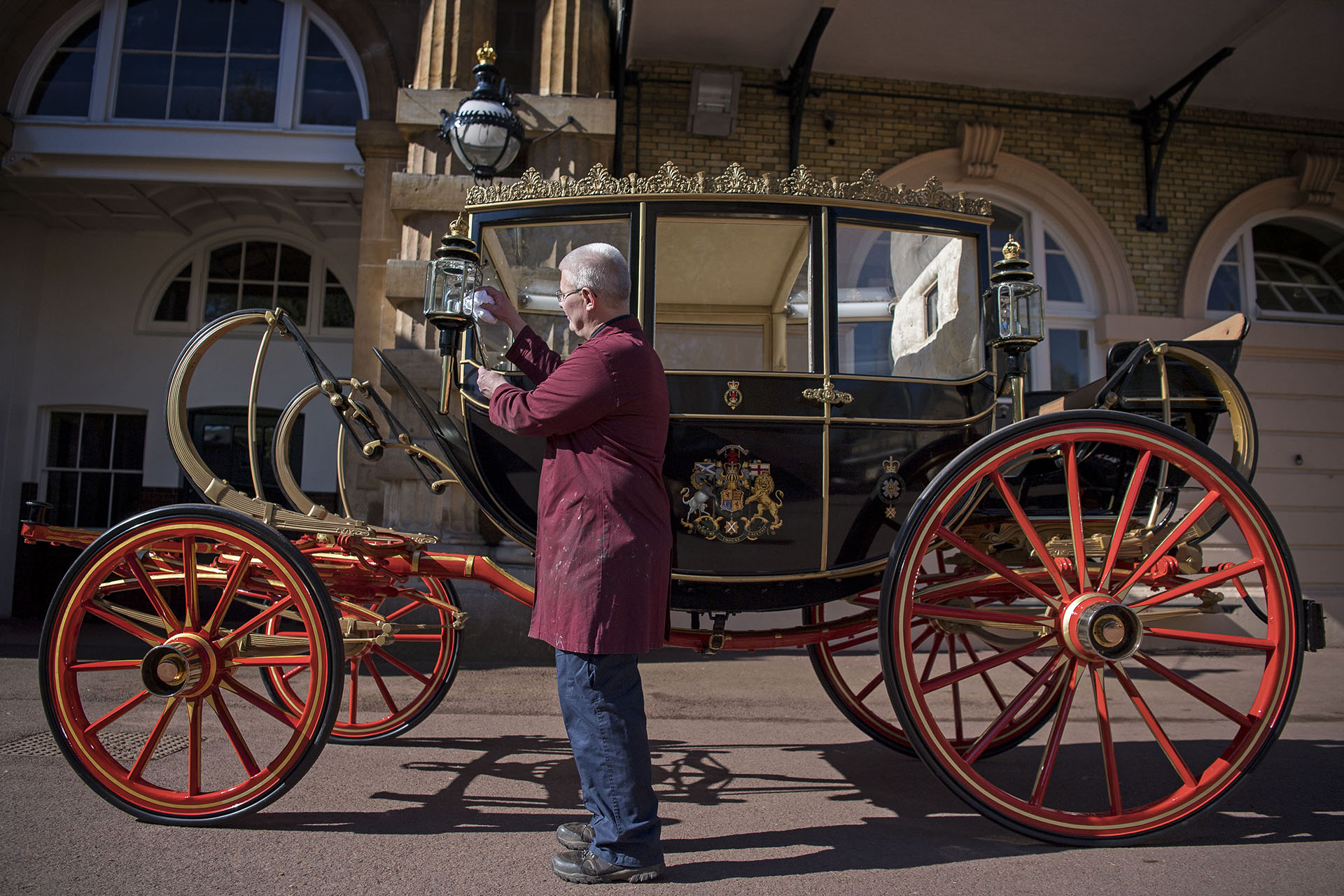 La pareja eligió una de las cinco carrozas Ascot (o “Ascot Landau”) de las caballerizas de la reina Isabel II. El carruaje será tirada por Milford Haven, Storm, Plymouth y Tyrone, cuatro caballos grises del castillo de Windsor 2018