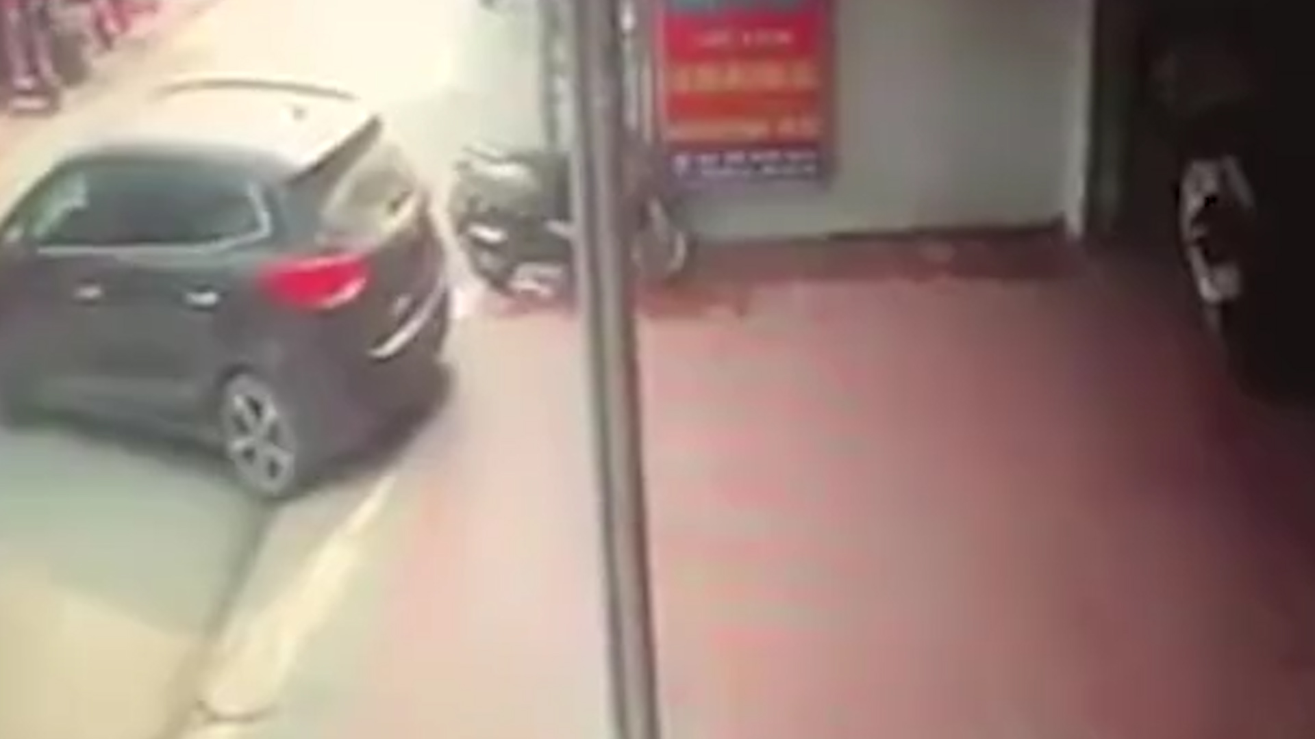 El conductor estaba teniendo problemas para aparcar