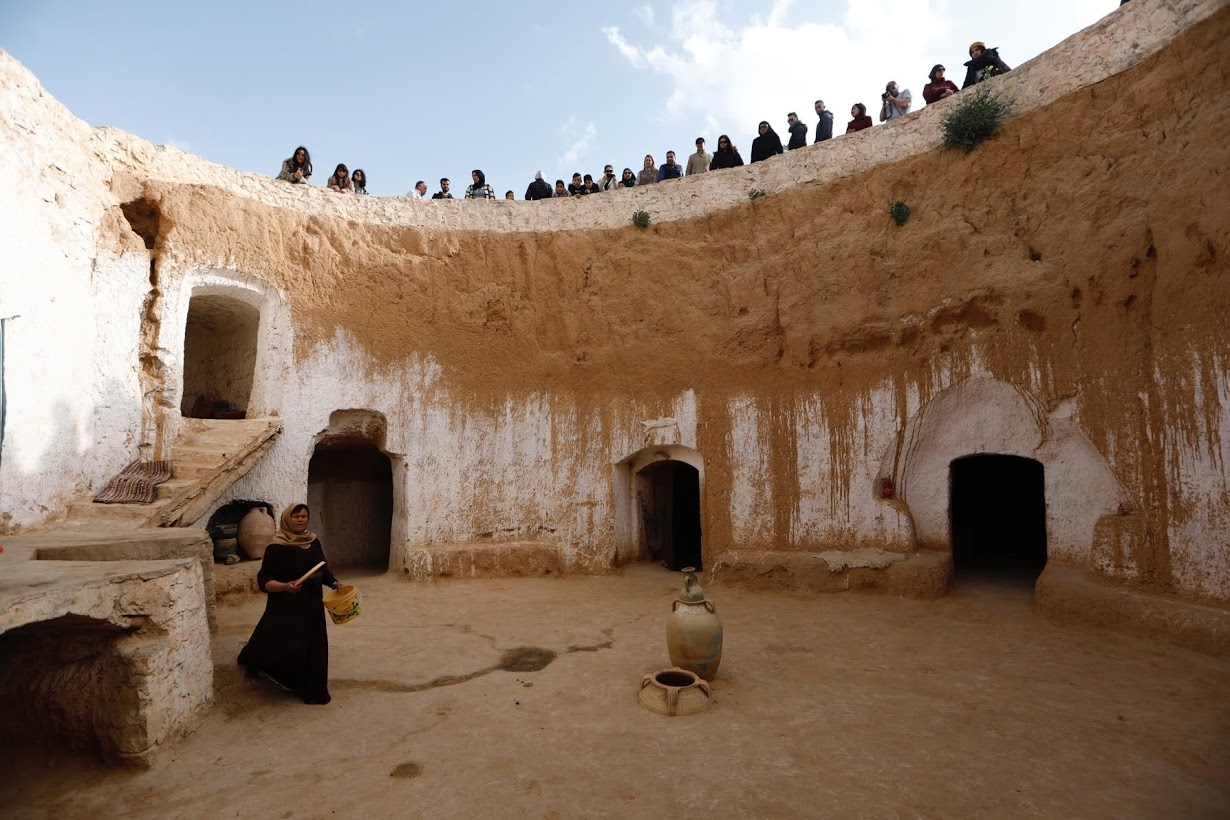 Las casas subterráneas ofrecen protección para los fuertes vientos en invierno y el calor sofocante en verano