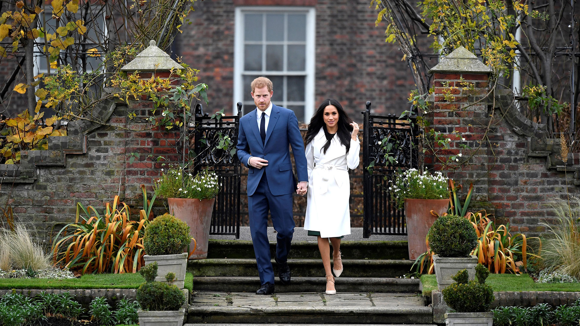 La pareja se comprometió de manera oficial el 27 de noviembre de 2017 en los jardines del Kensington Palace