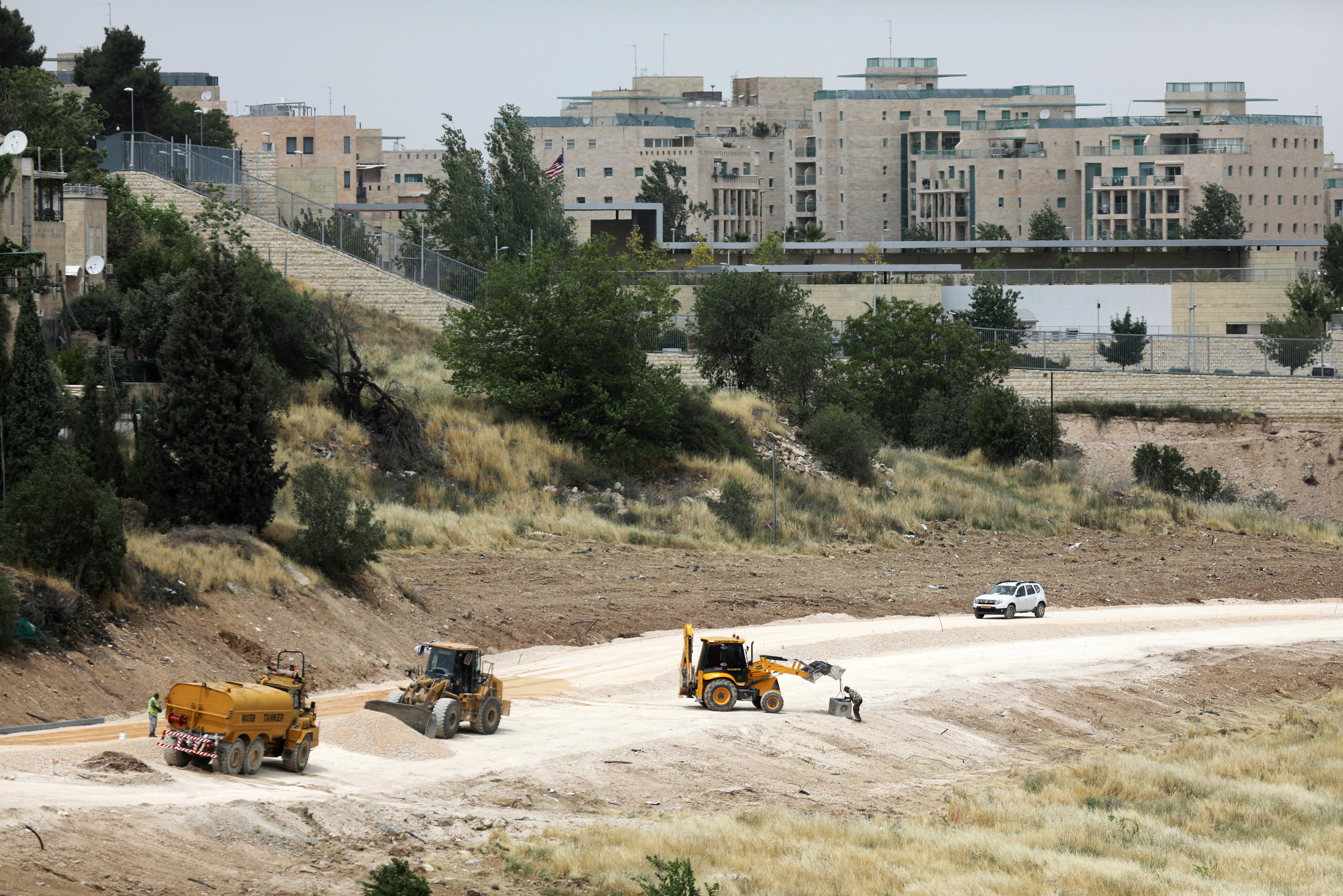 La construcción continúa en el ex predio consular estadounidense transformado en embajada (Reuters)