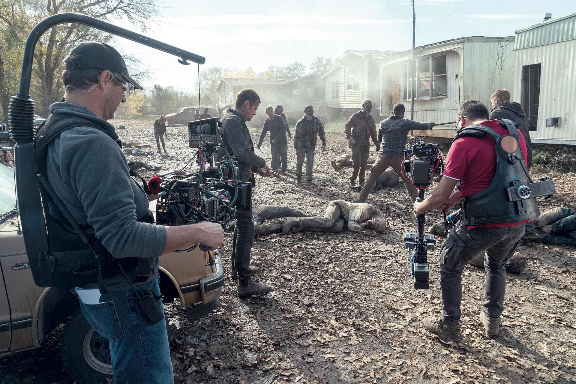 Garret Dillahunt como John Dorie, Lennie James como Morgan Jones en el backstage de Fear the Walking Dead (Foto Richard Foreman, Jr/AMC)