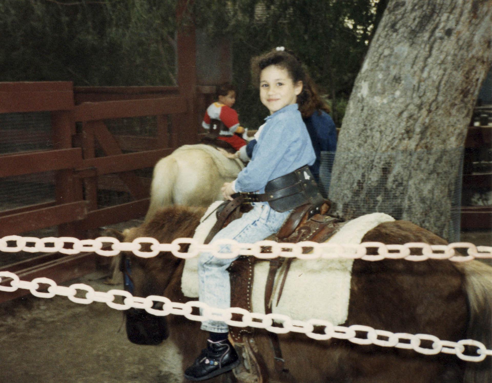 Meghan Markle nació el 4 de agosto de 1981 y creció en Los Ángeles, California. En esta foto, tiene 4 años