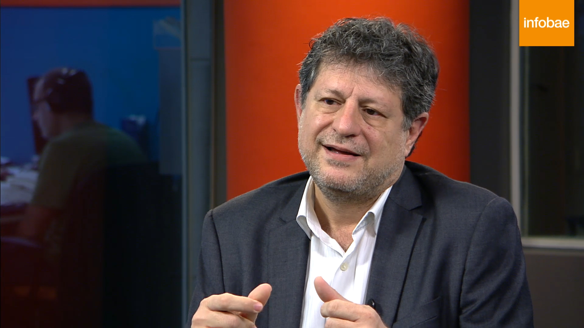 Levy Yeyati visitó los estudios de Infobae TV para realizar una entrevista.